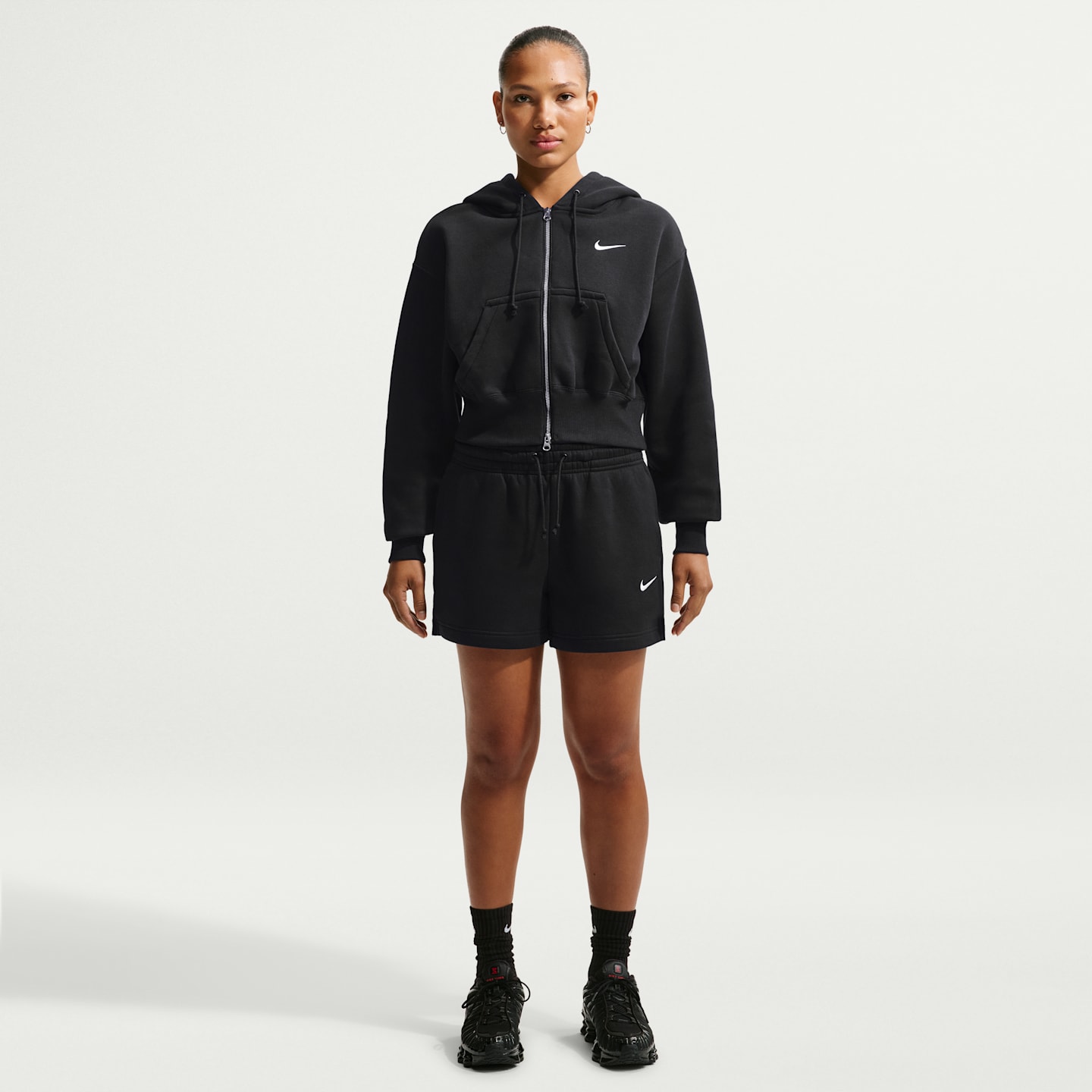 Женское худи Nike Sportswear Phoenix Fleece Loose Full-Zip Cropped, цвет: Чёрный / Молочный — фото 4