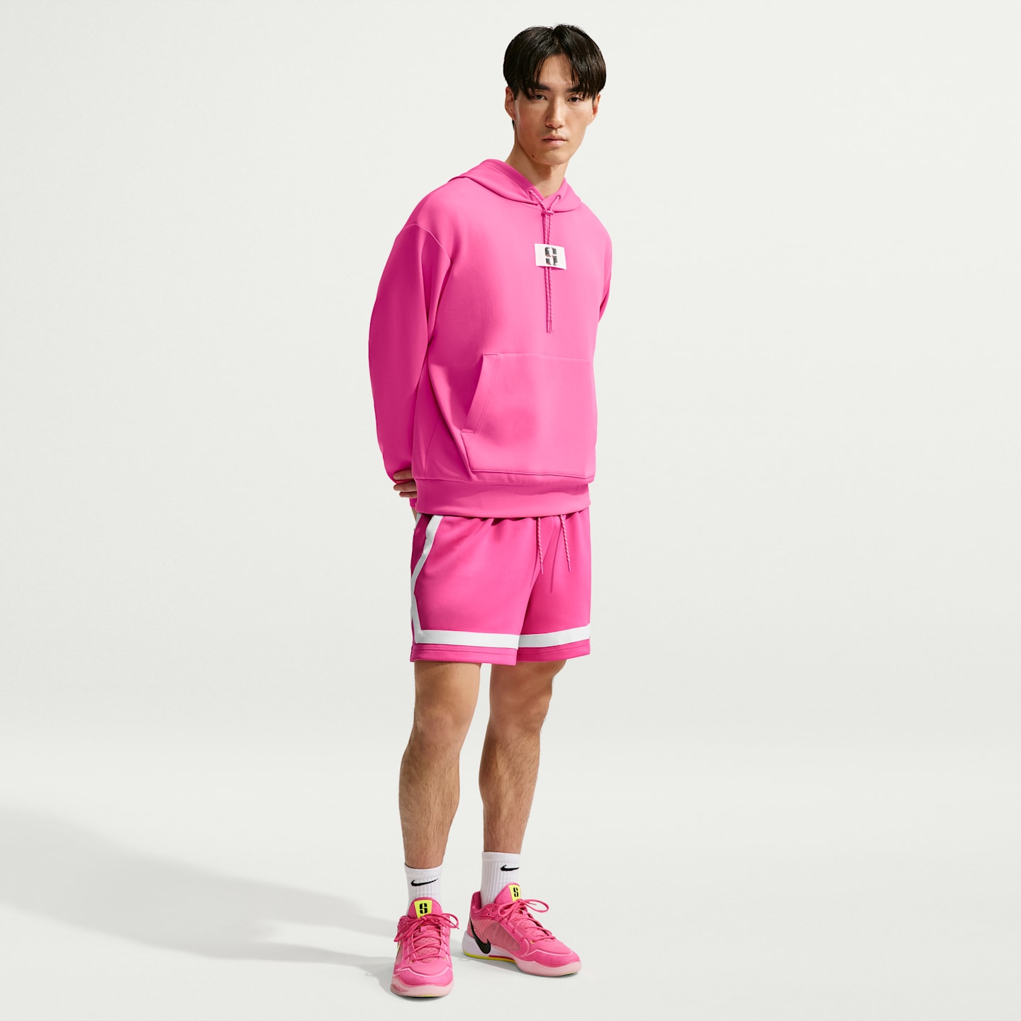 Баскетбольная худи Nike Sabrina Dri-FIT, цвет: Пустынный розовый / Ледяной серебряный — фото 7