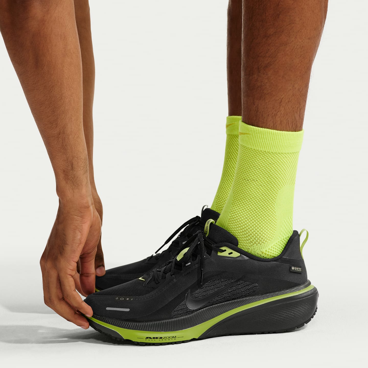 Мужские кроссовки Nike Pegasus 42 GORE-TEX Waterproof Road Running, цвет: Чёрный / Лимонный — фото 11