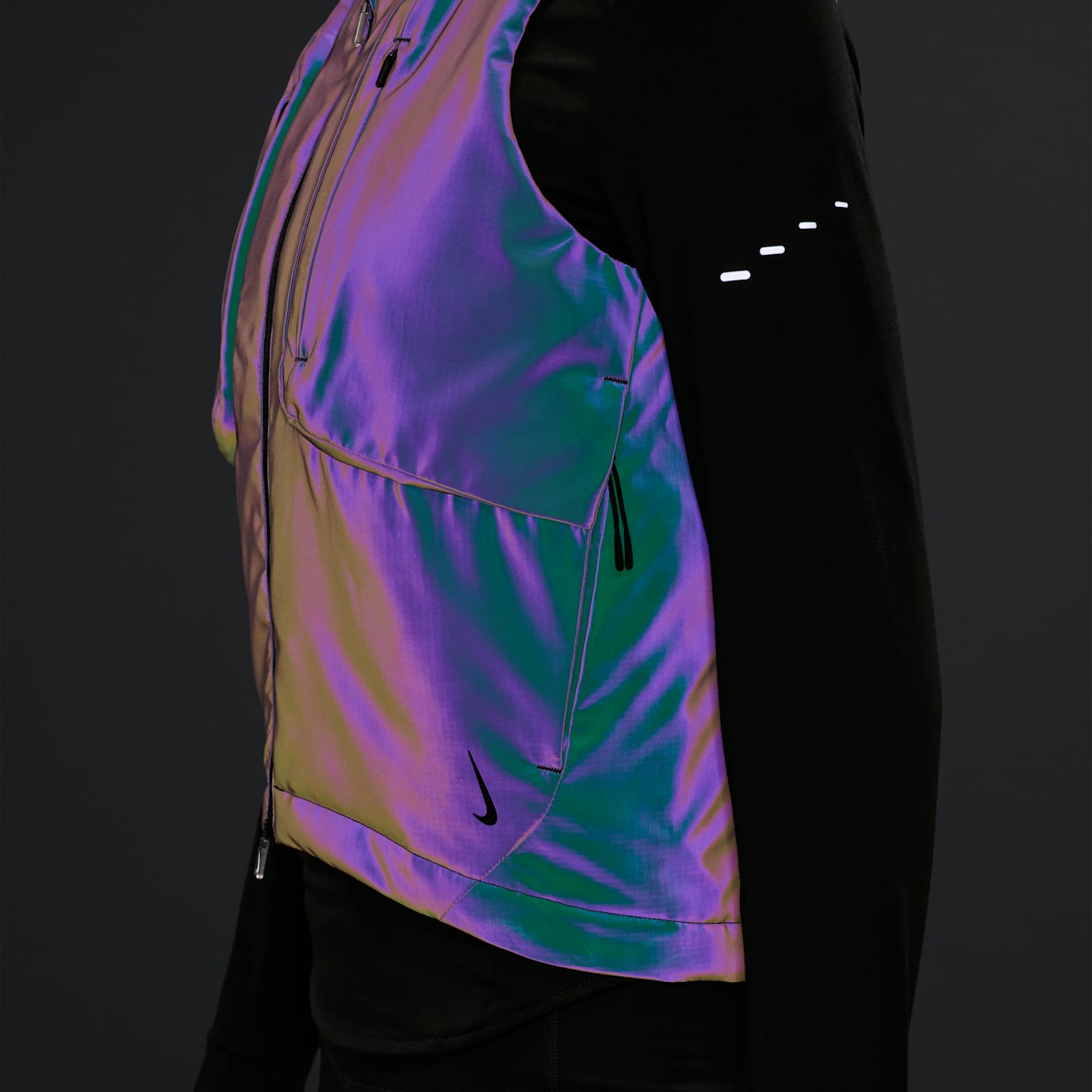 Женский жилет NikeLab Running Flash Therma-FIT Vest, цвет: Разноцветный / Чёрный — фото 9