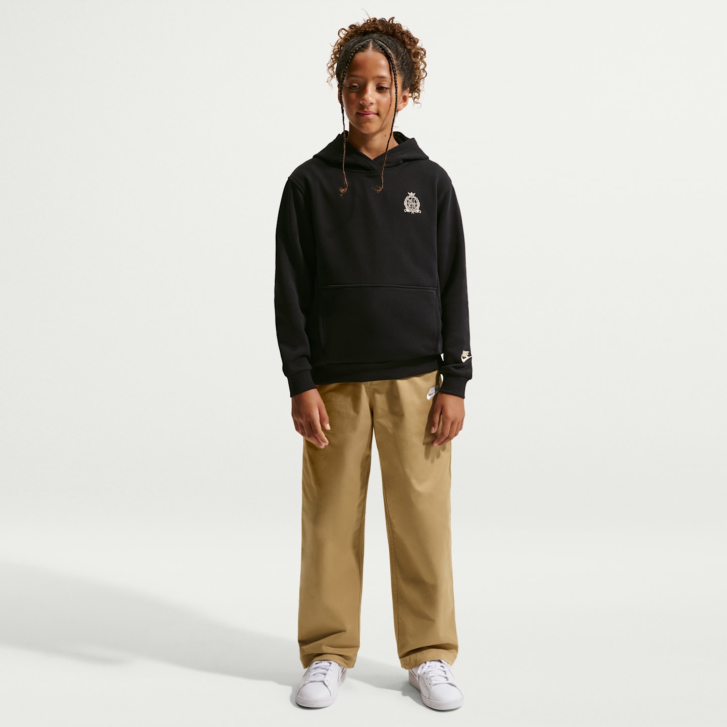 Детское худи Nike Sportswear Club из френч терри, цвет: Чёрный / Sanddrift — фото 6