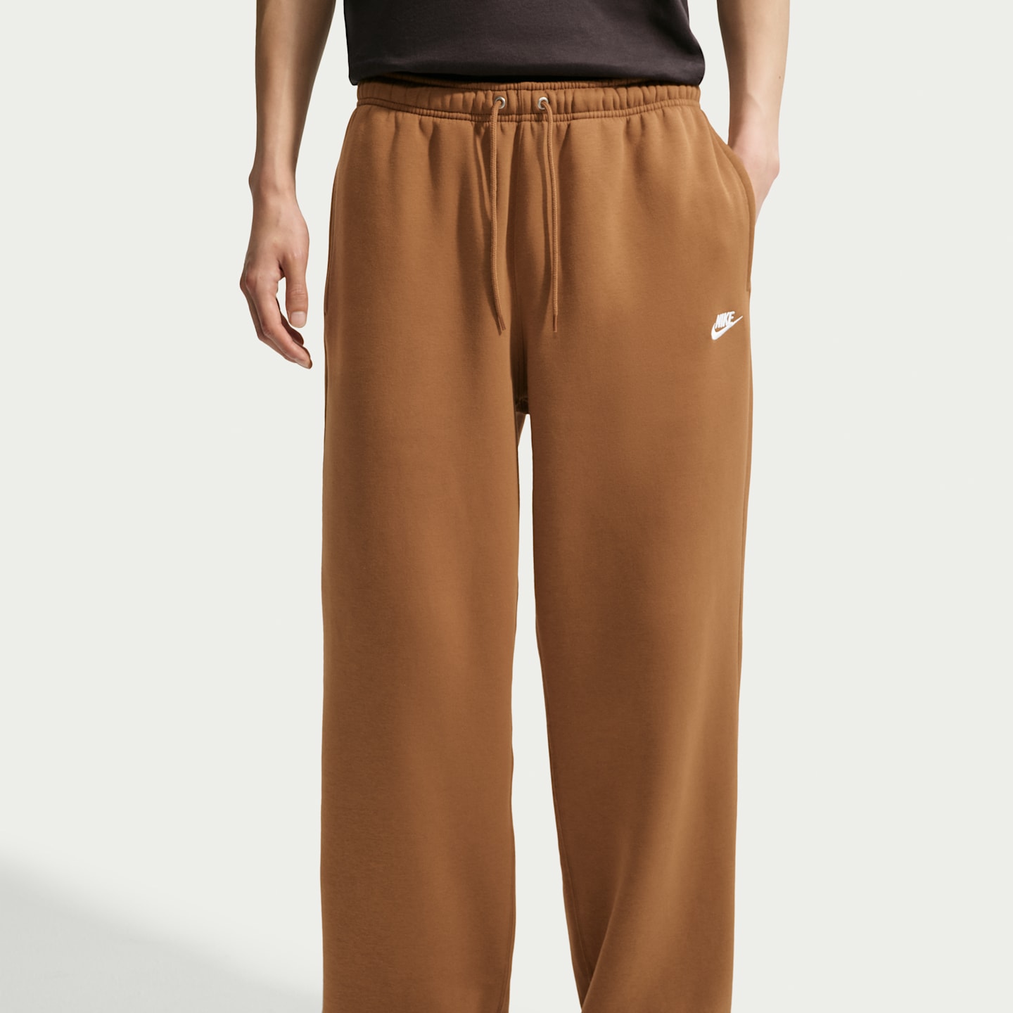 Мужские флисовые брюки Nike Sportswear Club со шнуром, цвет: Коричневый / Белый — фото 2