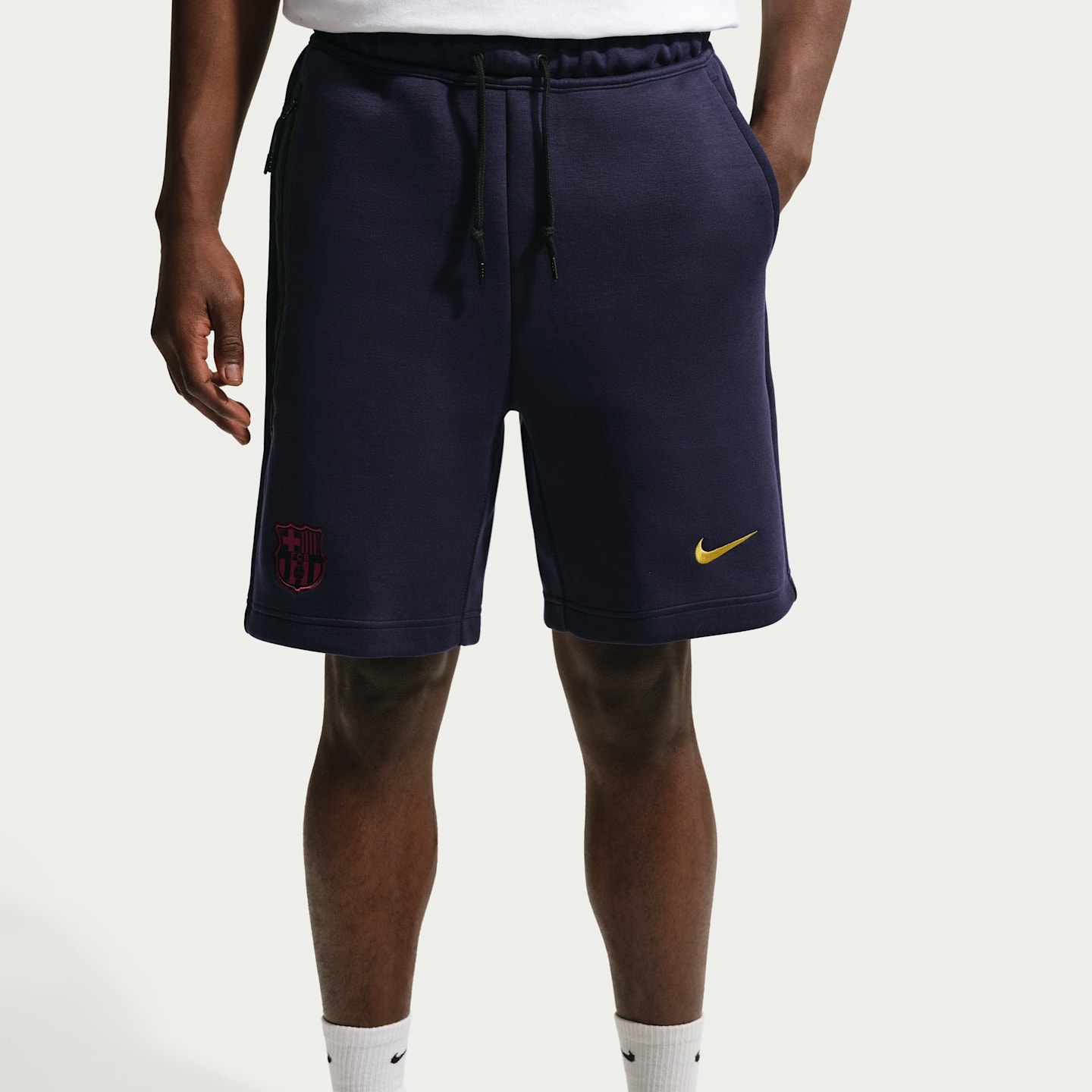 Мужские футбольные шорты Nike FC Barcelona Tech Fleece, цвет: Синий / Минеральный жёлтый — фото 2