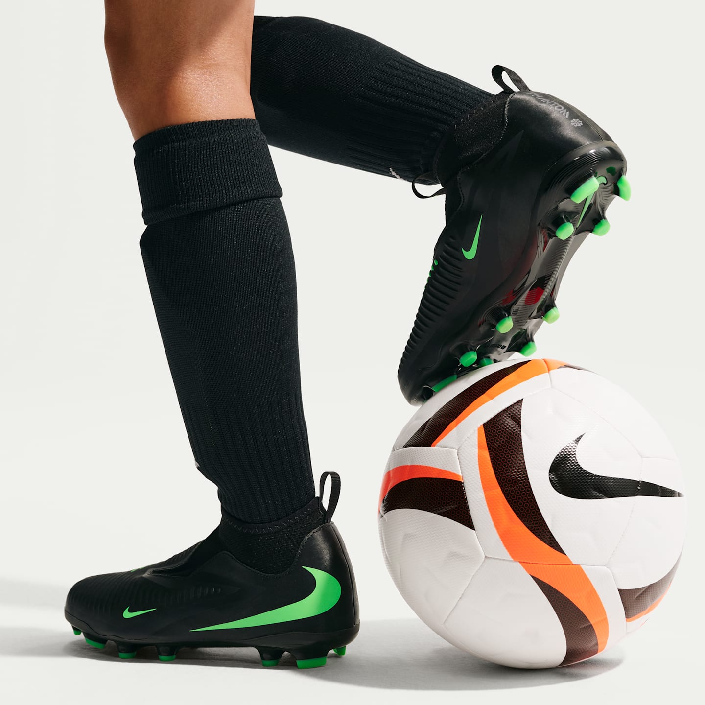 Детские кроссовки Nike Jr. Phantom 6 High Academy Turf Soccer, цвет: Чёрный / Зелёный — фото 10