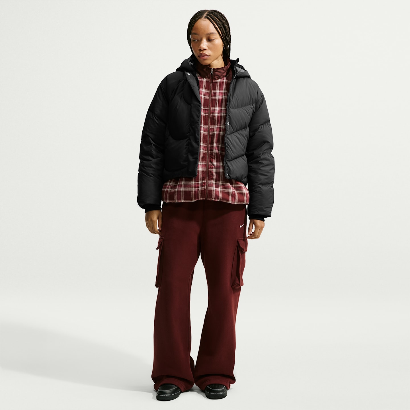 Женская куртка Nike Sportswear Swoosh Series Loose Storm-FIT Hooded Down, цвет: Чёрный / Железный серый — фото 4