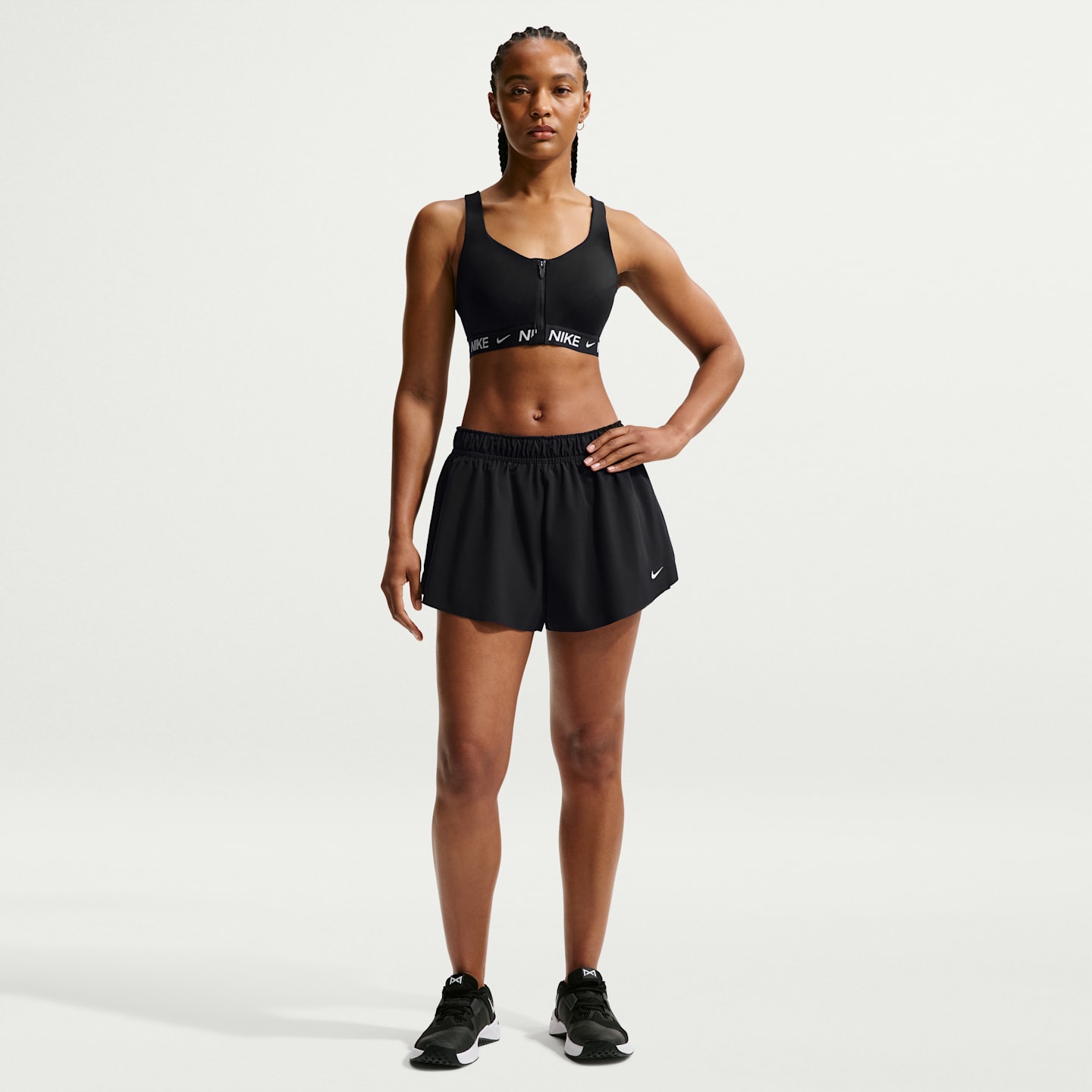 Женские шорты Nike One 3" со средней посадкой и встроенными брифами, цвет: Чёрный / Белый — фото 1