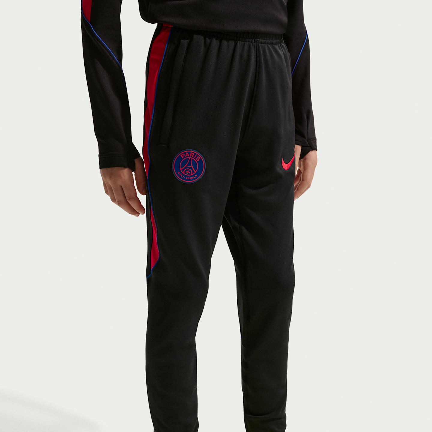 Детские футбольные трикотажные брюки Nike Paris Saint-Germain Strike Dri-FIT, цвет: Чёрный / Красный — фото 2