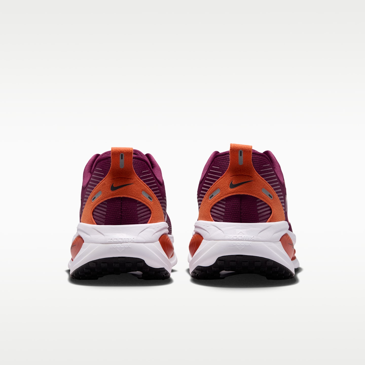 Мужские кроссовки Nike College Vomero 18 (Virginia Tech) Road Running, цвет: Тёмно-бордовый / Оранжевый — фото 6