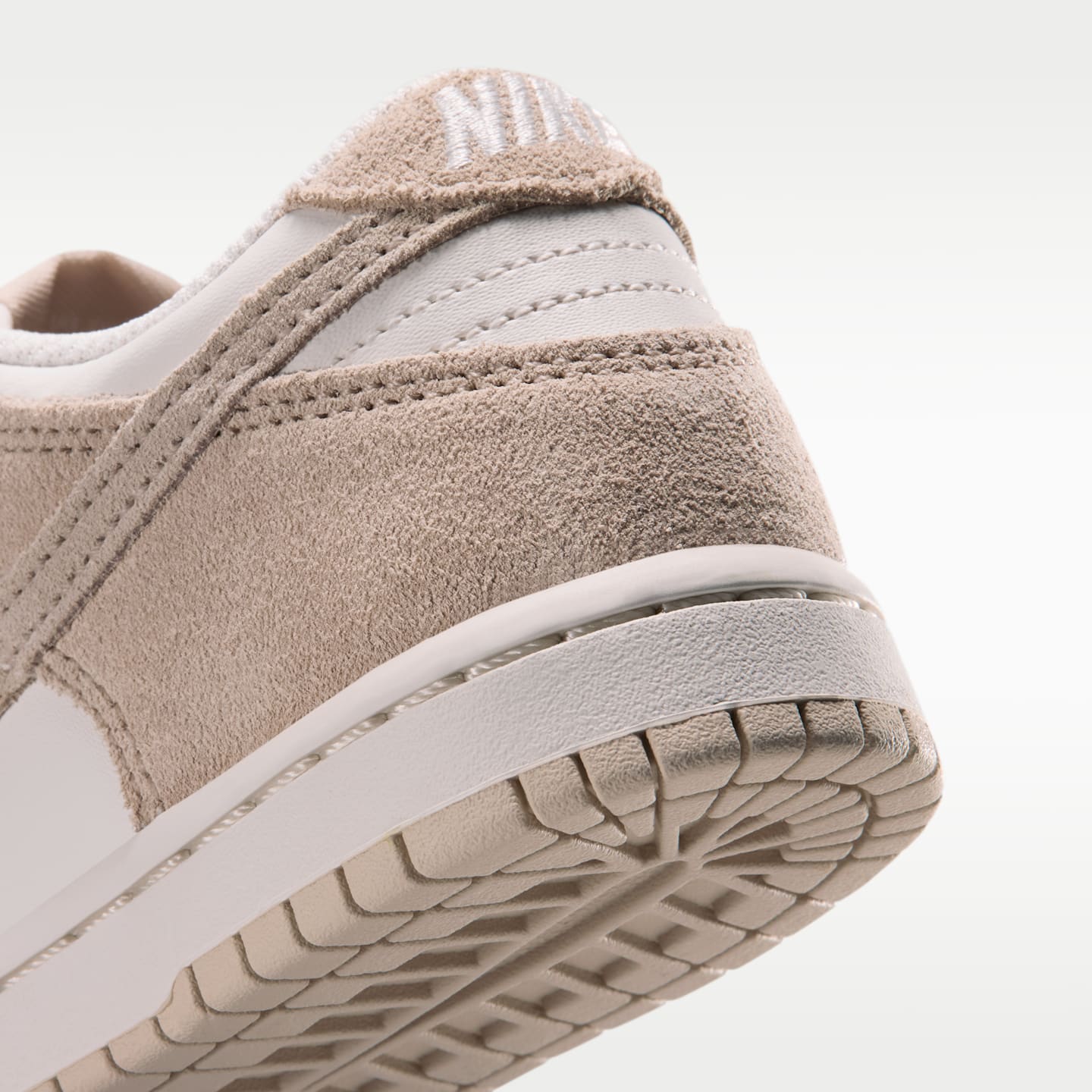Детские кроссовки Nike Dunk Low Suede, цвет: Phantom/Sanddrift — фото 8