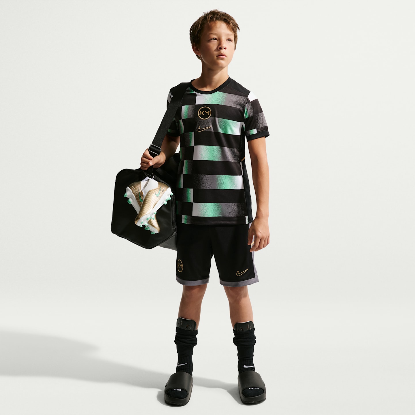 Детская футбольная футболка Nike Kylian Mbappé Academy Dri-FIT с коротким рукавом, цвет: Чёрный / Золотой — фото 7