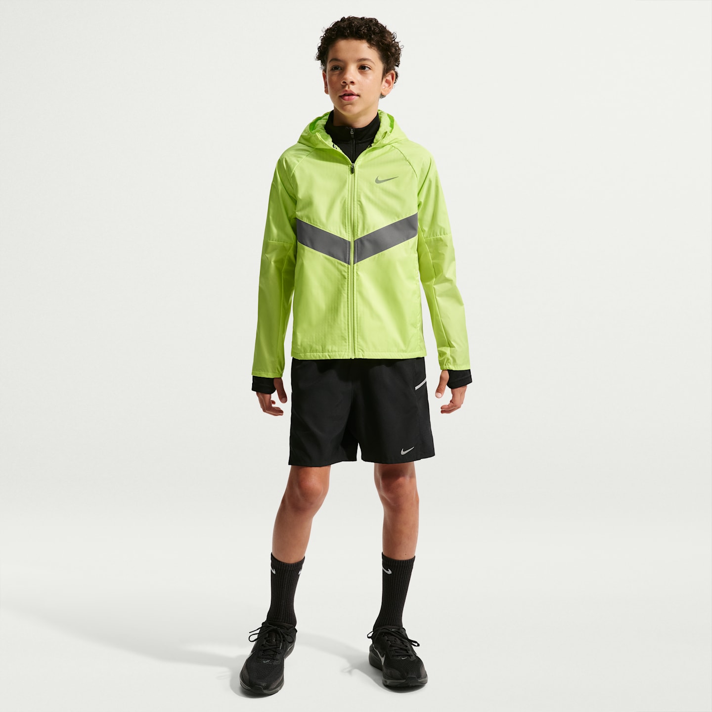 Детская зимняя водоотталкивающая куртка для мальчиков Nike Miler Therma-FIT, цвет: Светлый лимонный / Чёрный — фото 4