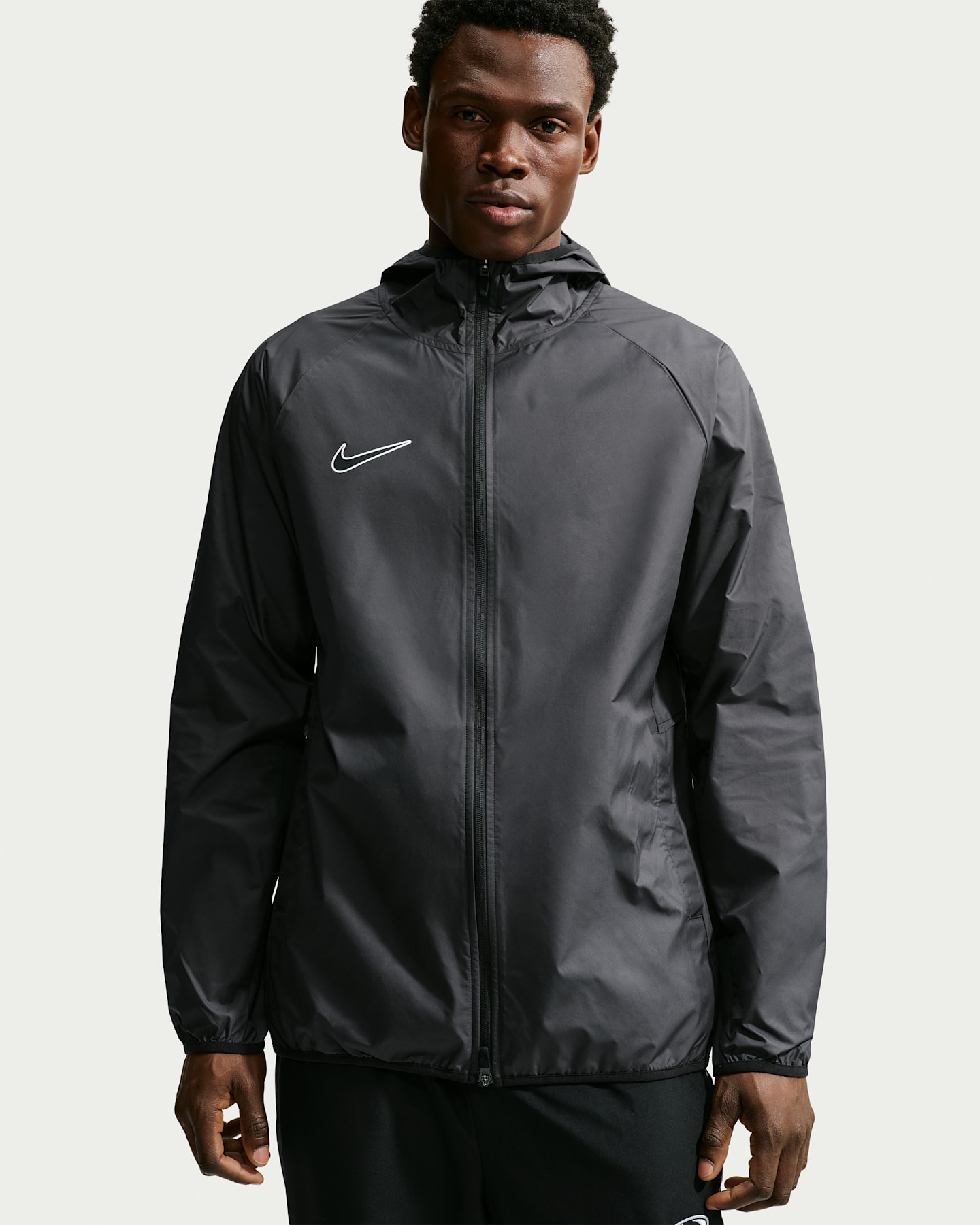 Мужская футбольная куртка-дождевик Nike Academy Storm-FIT, цвет: Чёрный / Белый — фото 6