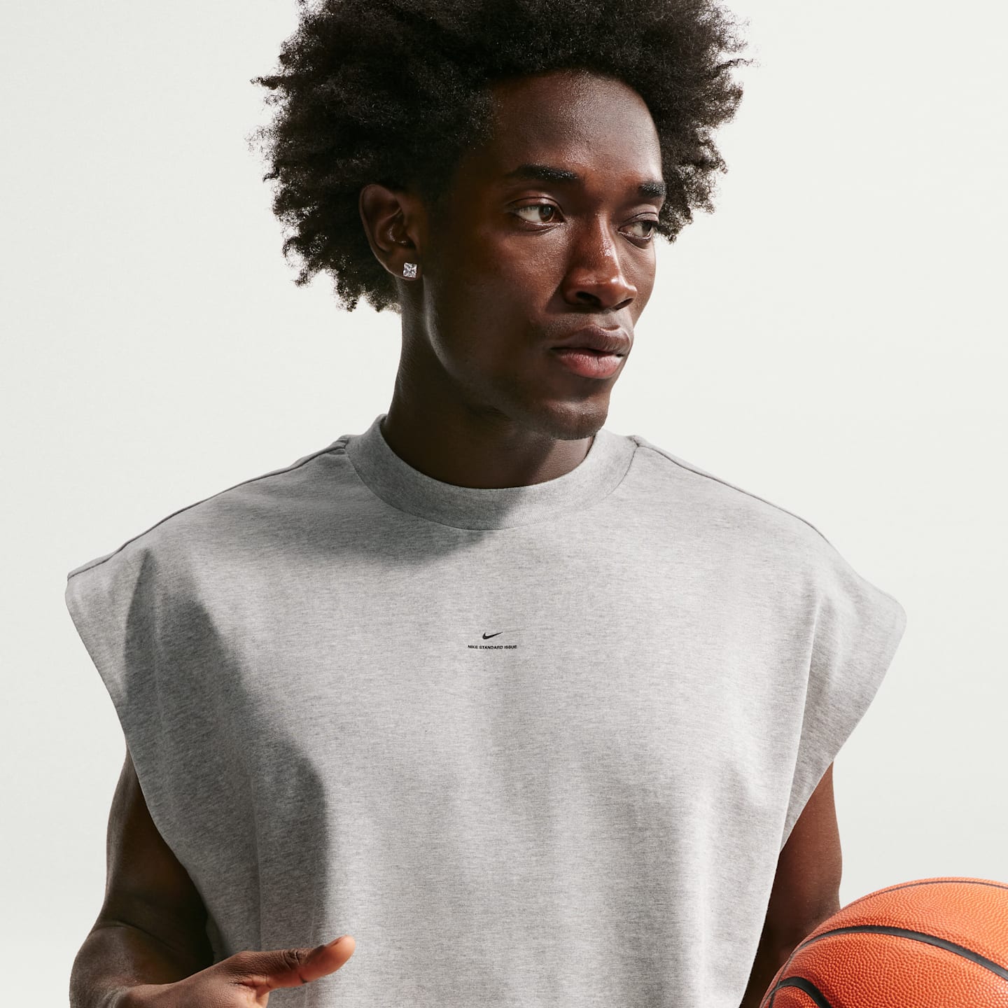 Мужской топ Nike Standard Issue Dri-FIT Game Basketball Sleeveless, цвет: Серый меланжевый / Чёрный — фото 1