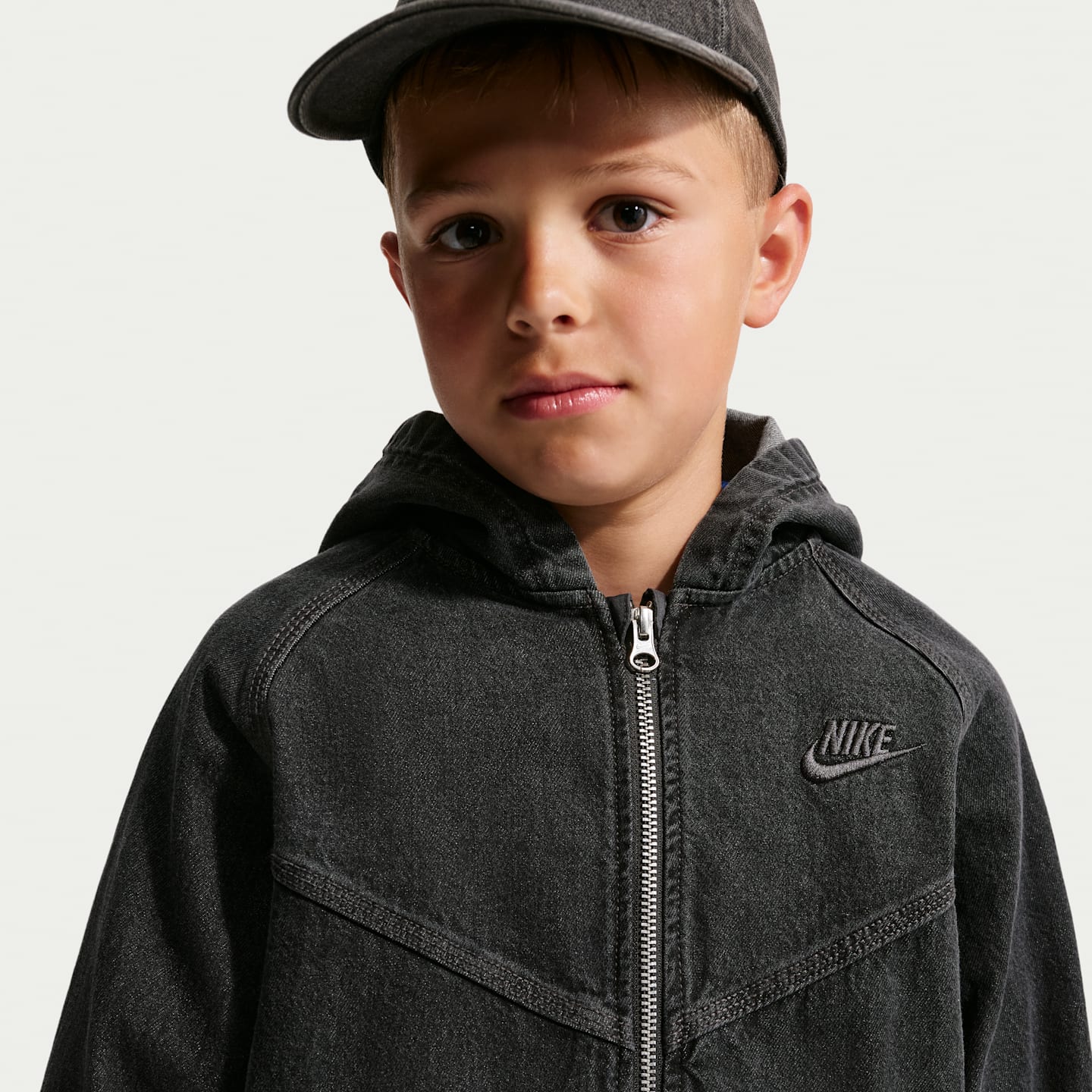 Детская куртка Nike Sportswear Collection Full-Zip Hooded Denim, цвет: Чёрный / Антрацитовый — фото 3