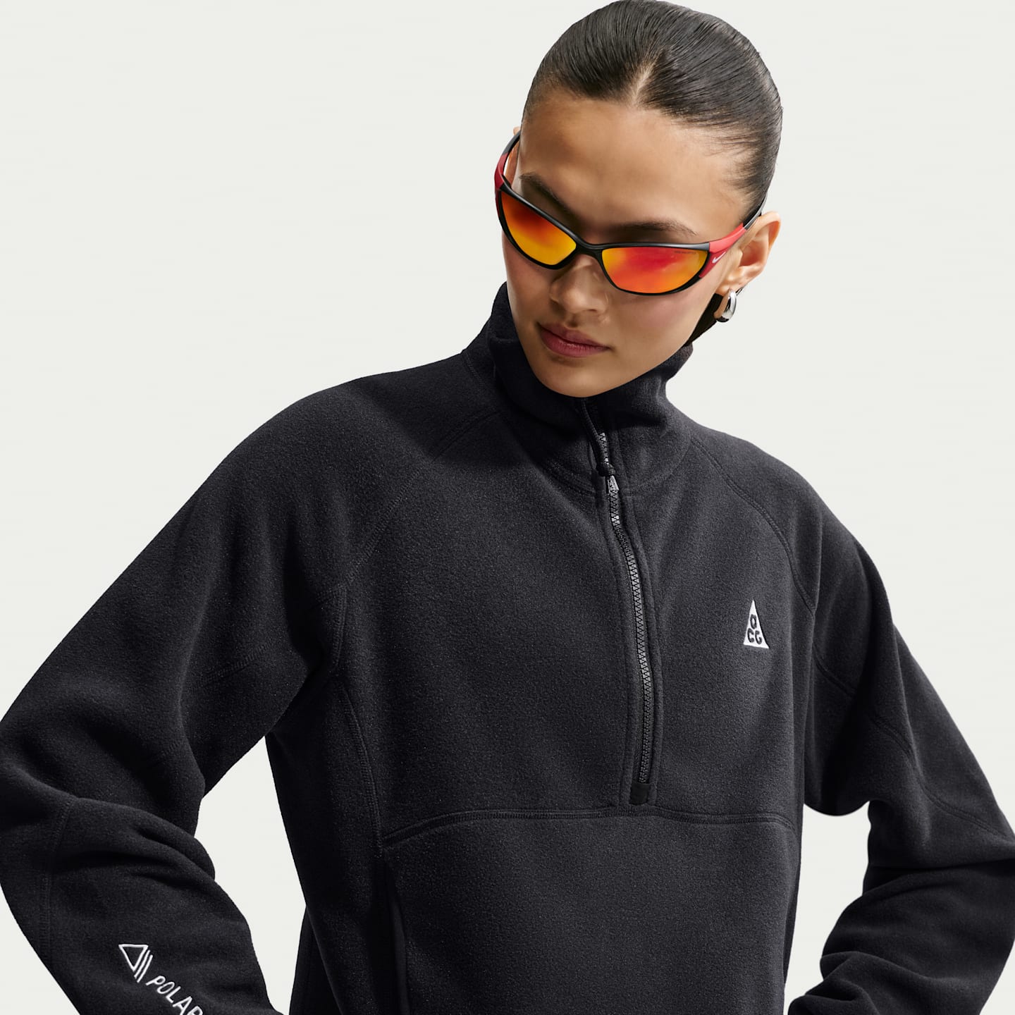 Женский топ Nike ACG Wolf Tree на молнии 1/2, цвет: Чёрный / Антрацитовый — фото 1