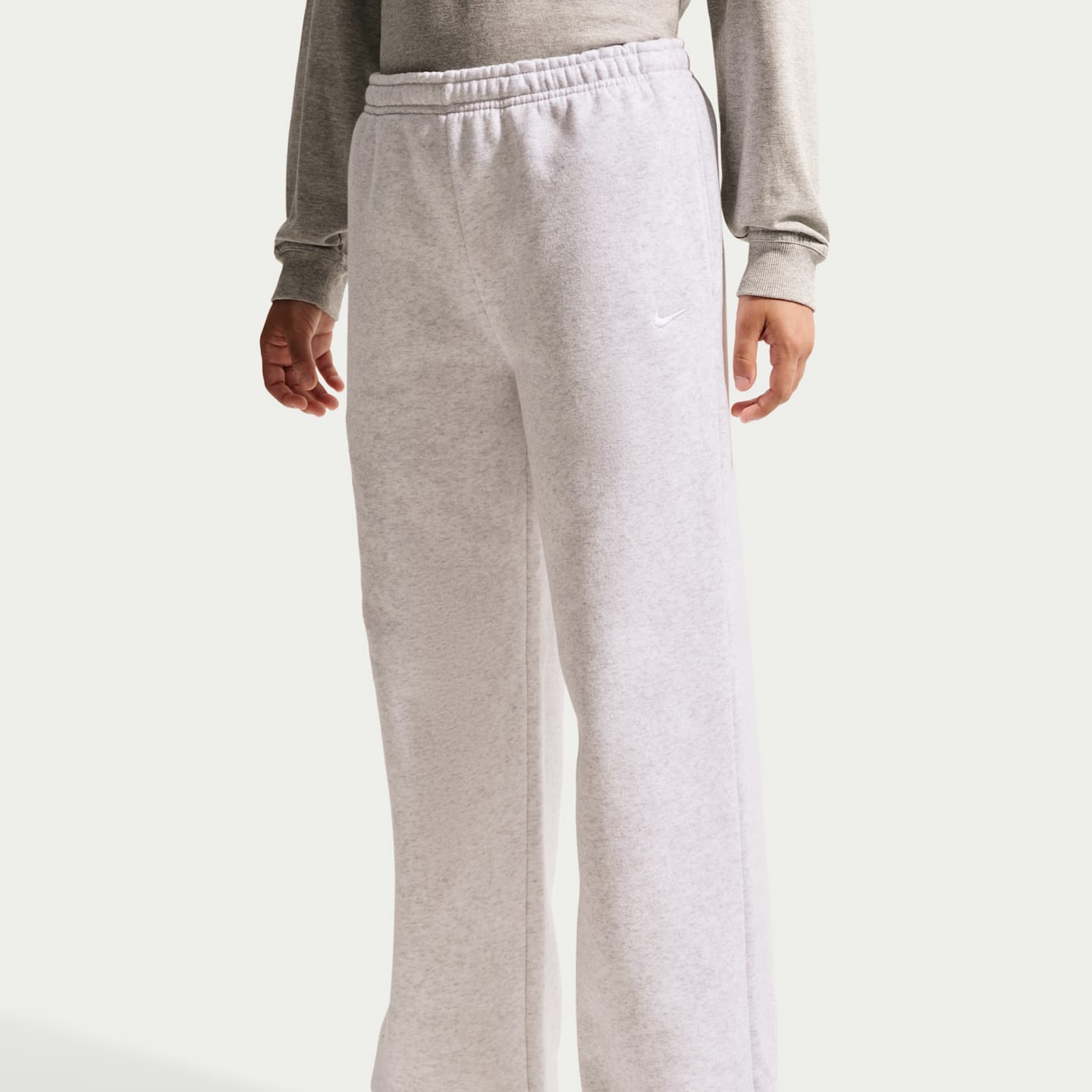 Брюки Nike Sportswear Studio Fleece Open-Hem Pants для девочек, цвет: Берёзовый меланжевый / Белый — фото 2