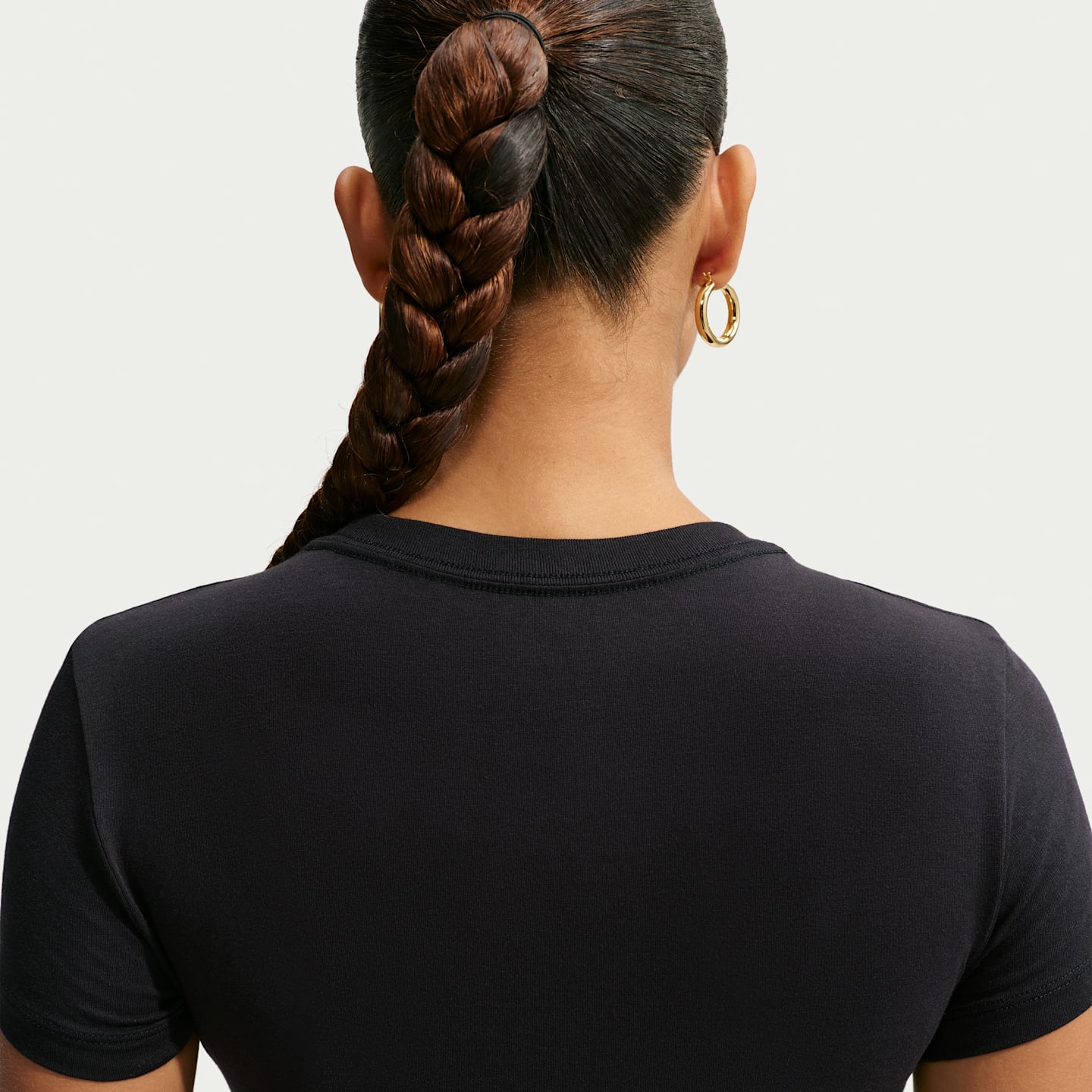 Женская футболка Nike Sportswear Chill Knit Slim Mod-Cropped, цвет: Чёрный — фото 2