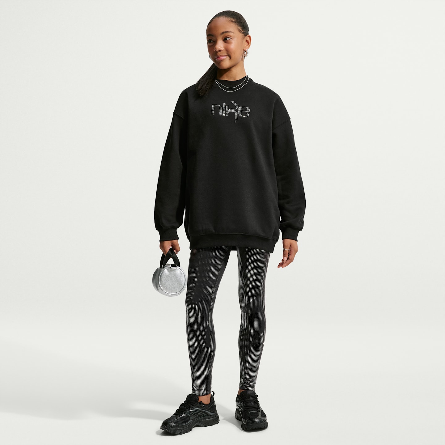 Детский оверсайз-свитшот Nike Studio Fleece для девочек, цвет: Чёрный — фото 4
