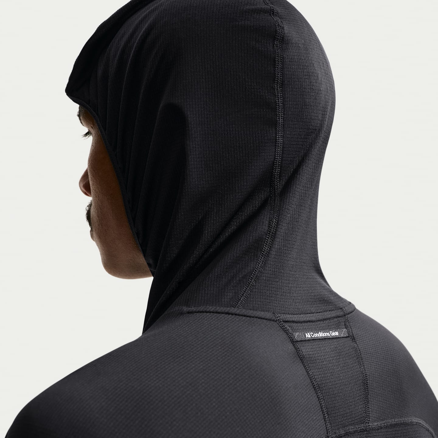 Мужской топ Nike ACG "Solar Chase" Dri-FIT UV Protection Hooded Trail Running, цвет: Чёрный / Снежный белый — фото 6