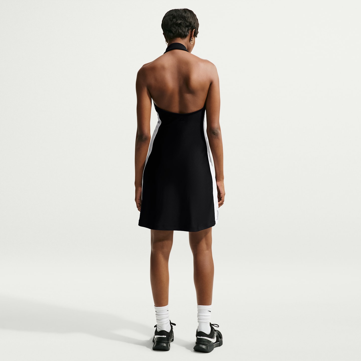 Женское облегающее платье с лямкой на шее Nike Naomi Osaka, цвет: Чёрный / Белый — фото 5