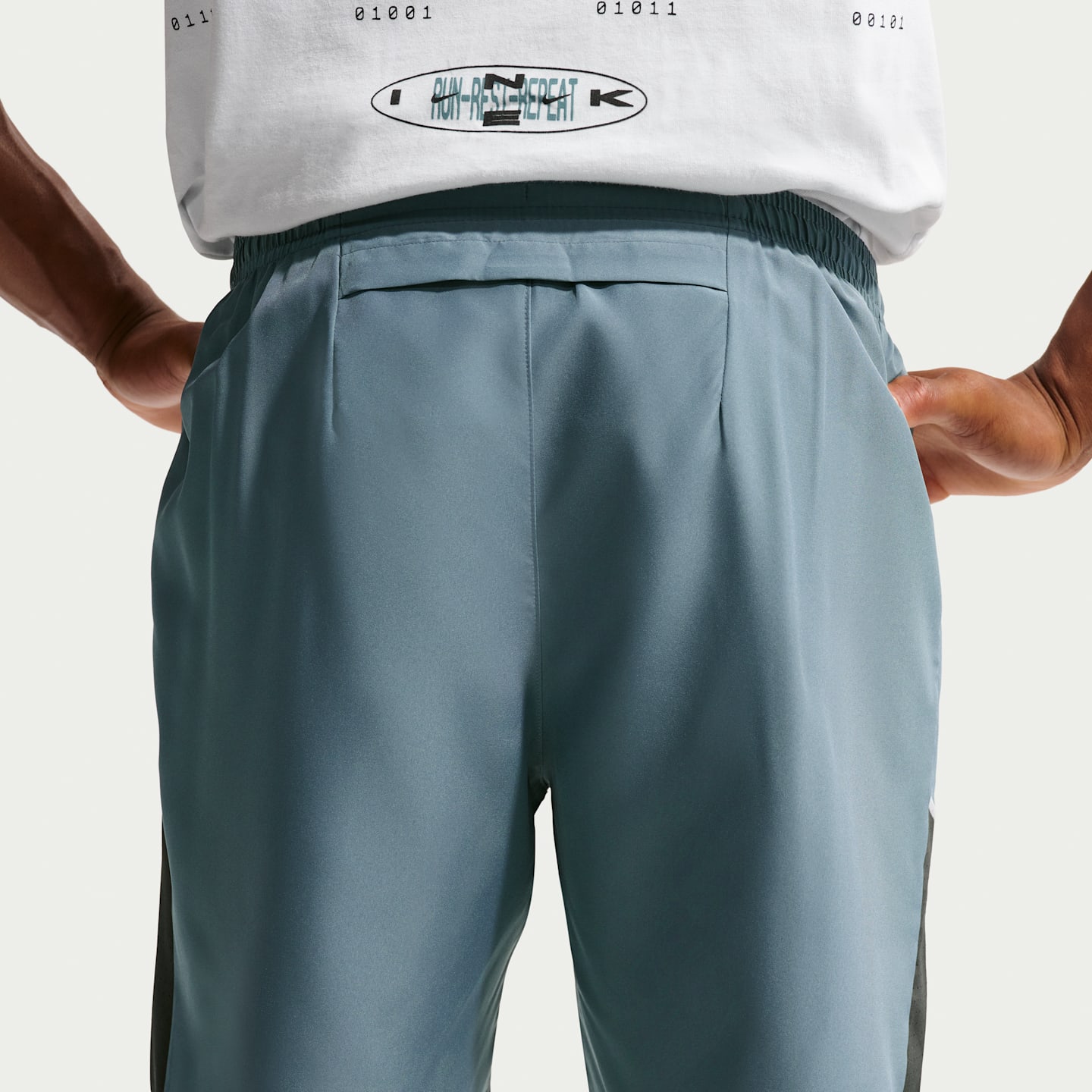 Мужские беговые шорты Nike Miler Dri-FIT 7" со встроенными брифами, цвет: Минеральный сланцевый / Чёрный еловый — фото 3
