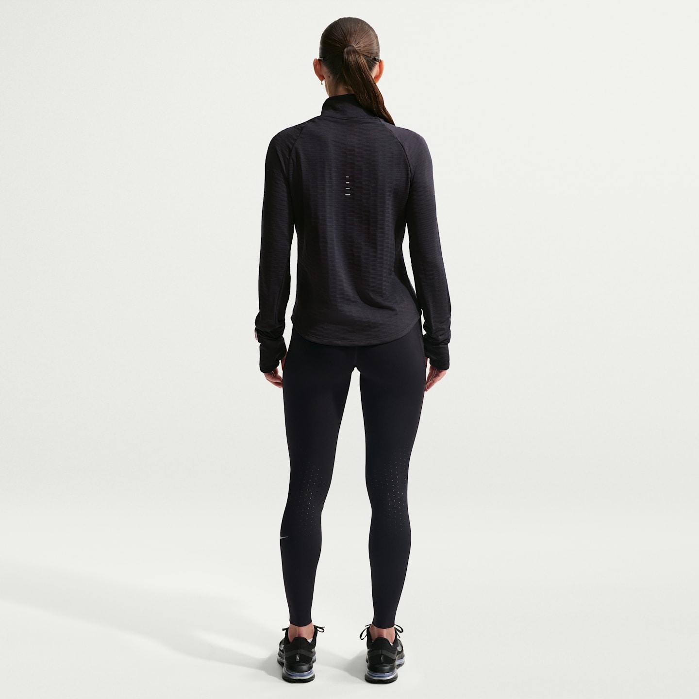 Женский топ Nike Swift Therma-FIT Turtle-Neck Running Top, цвет: Чёрный — фото 5