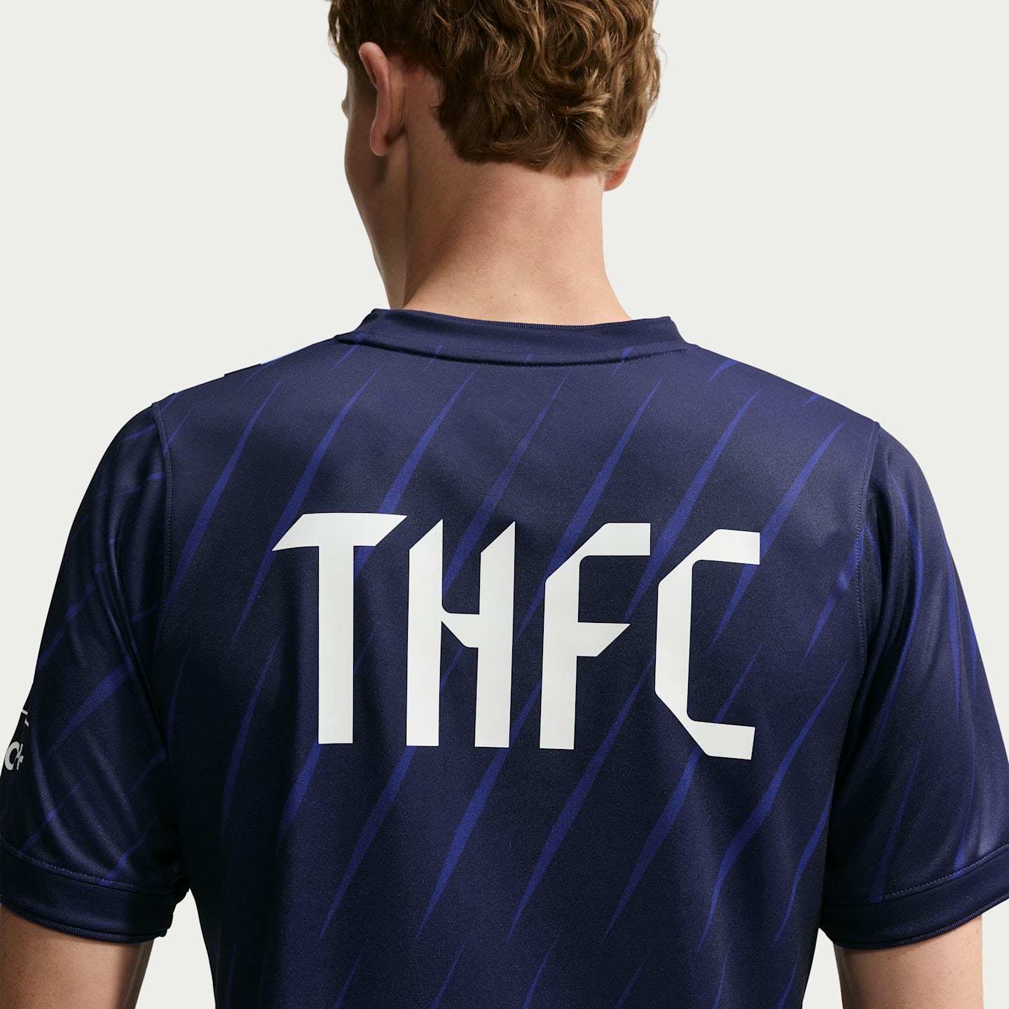 Мужской футбольный топ Nike Tottenham Hotspur для разминки перед матчем Dri-FIT, цвет: Обсидиановый / Белый — фото 2