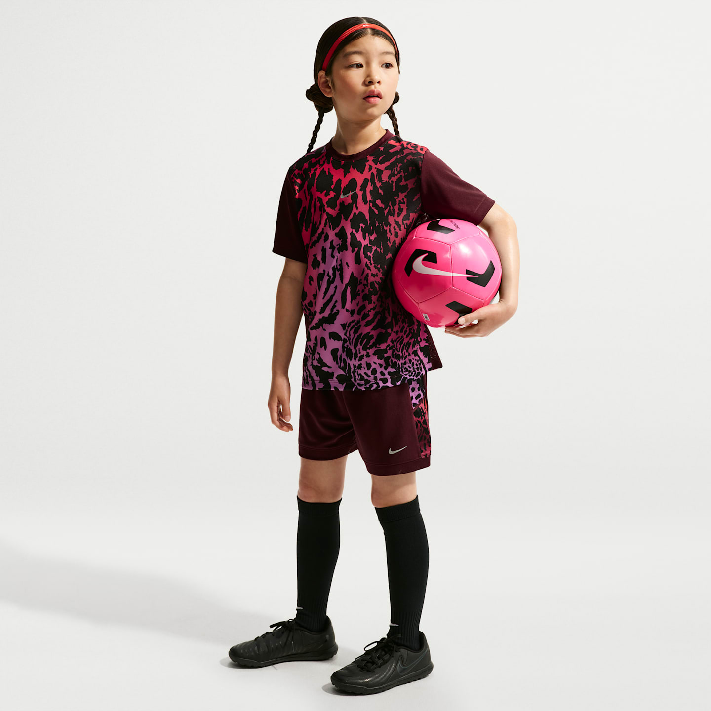 Детские футбольные шорты Nike United Academy Dri-FIT для девочек, 4, цвет: Бордовый / Разноцветный — фото 1