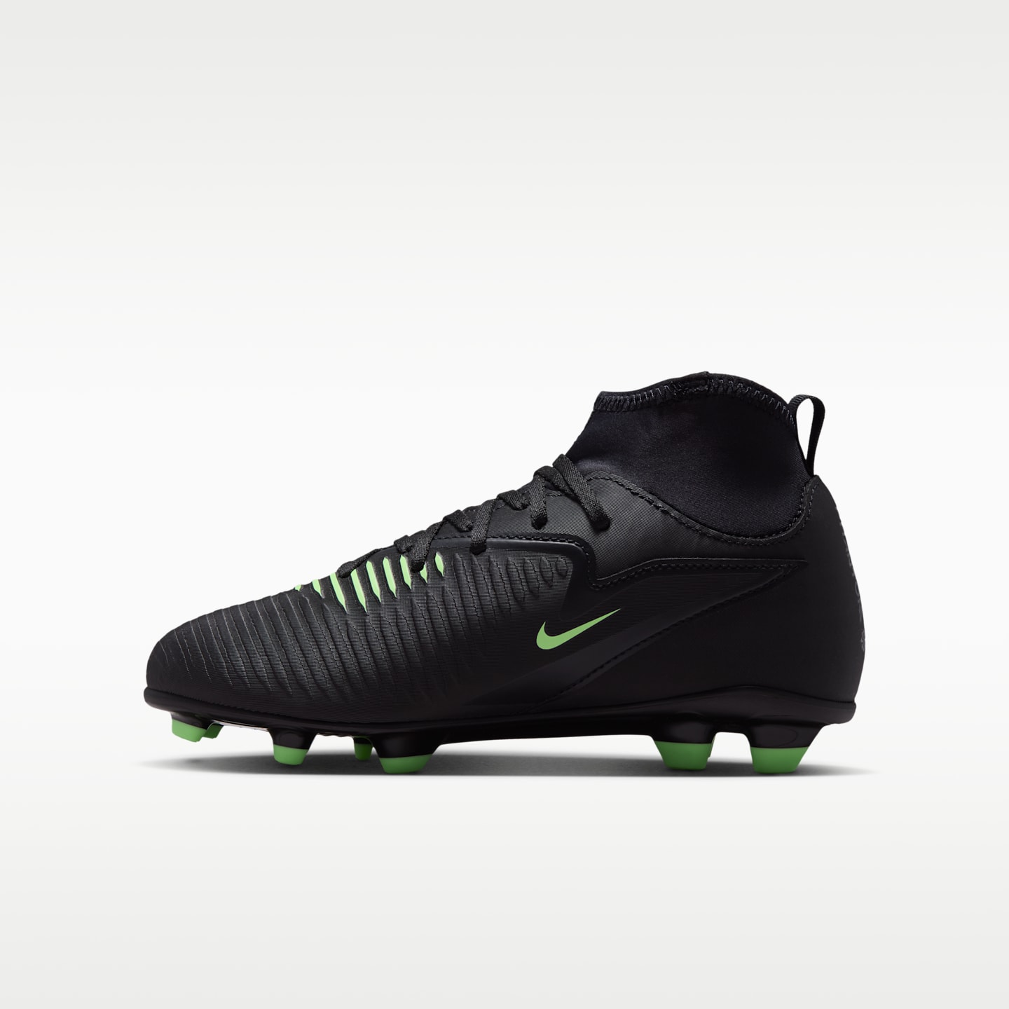 Детские бутсы Nike Jr. Phantom 6 High Club Multi-Ground Soccer Cleats, цвет: Чёрный / Зелёный — фото 1
