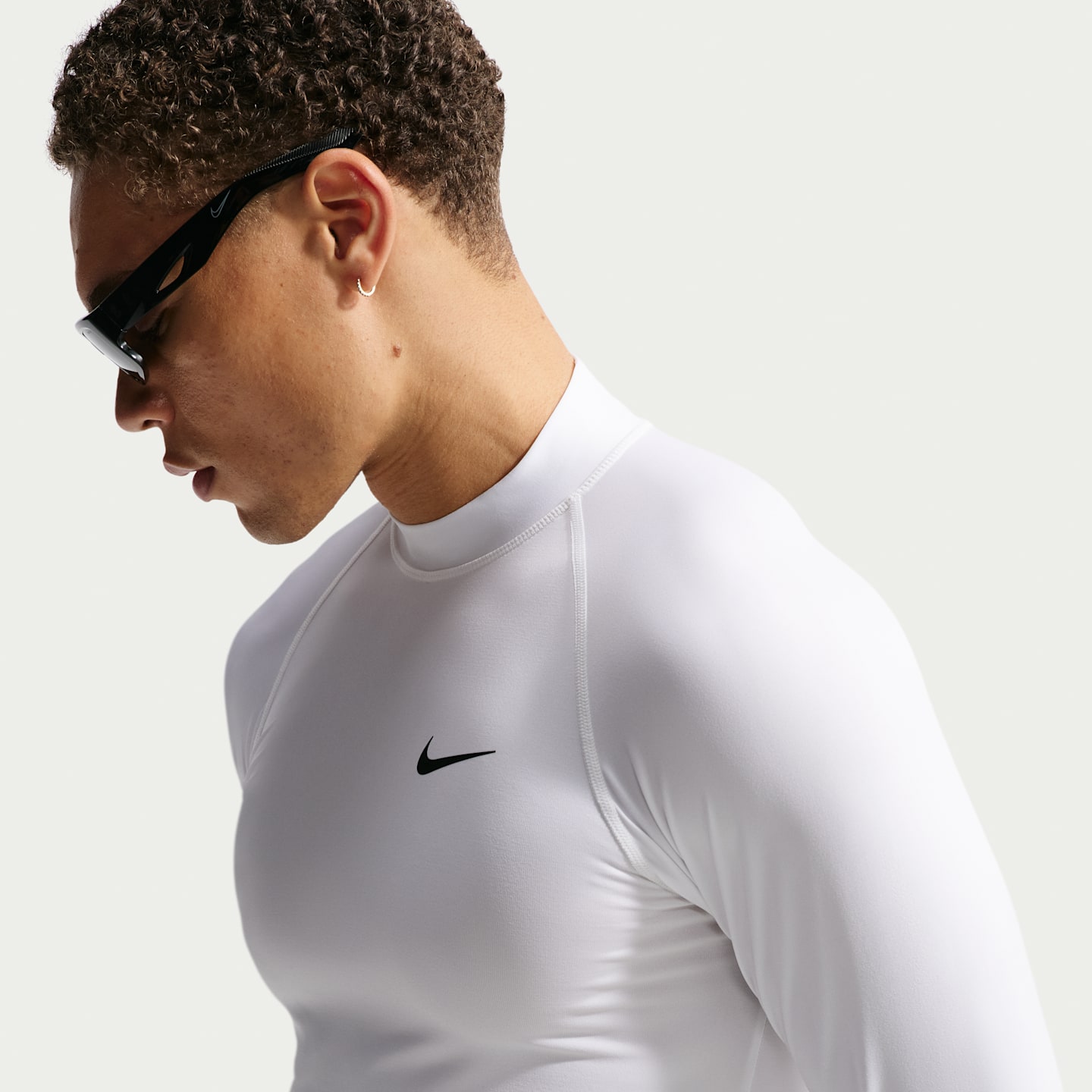 Мужской рашгард Nike Swim Whitewater Essential Dri-FIT UV с длинным рукавом, цвет: Белый — фото 3