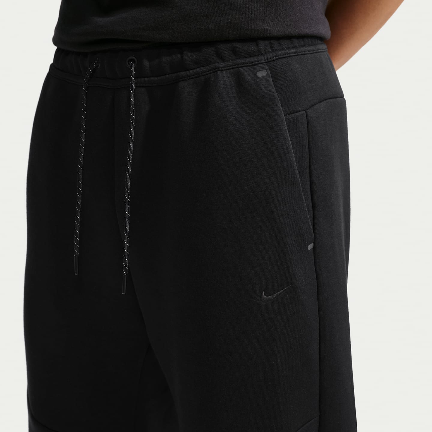 Мужские флисовые брюки Nike Tech с открытым низом и светоотражающими элементами, цвет: Чёрный — фото 2