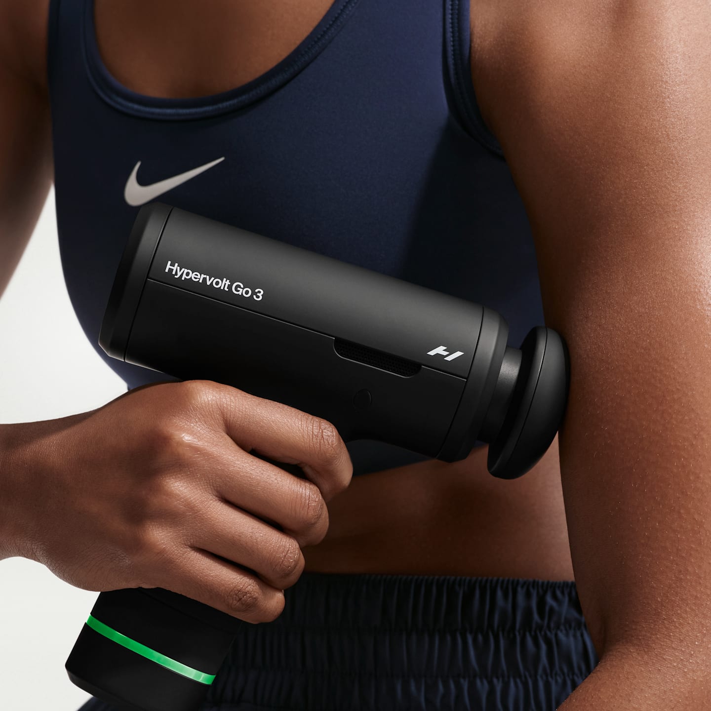 Массажный пистолет Nike Hyperice Hypervolt Go 3, цвет: Чёрный / Зелёный — фото 3