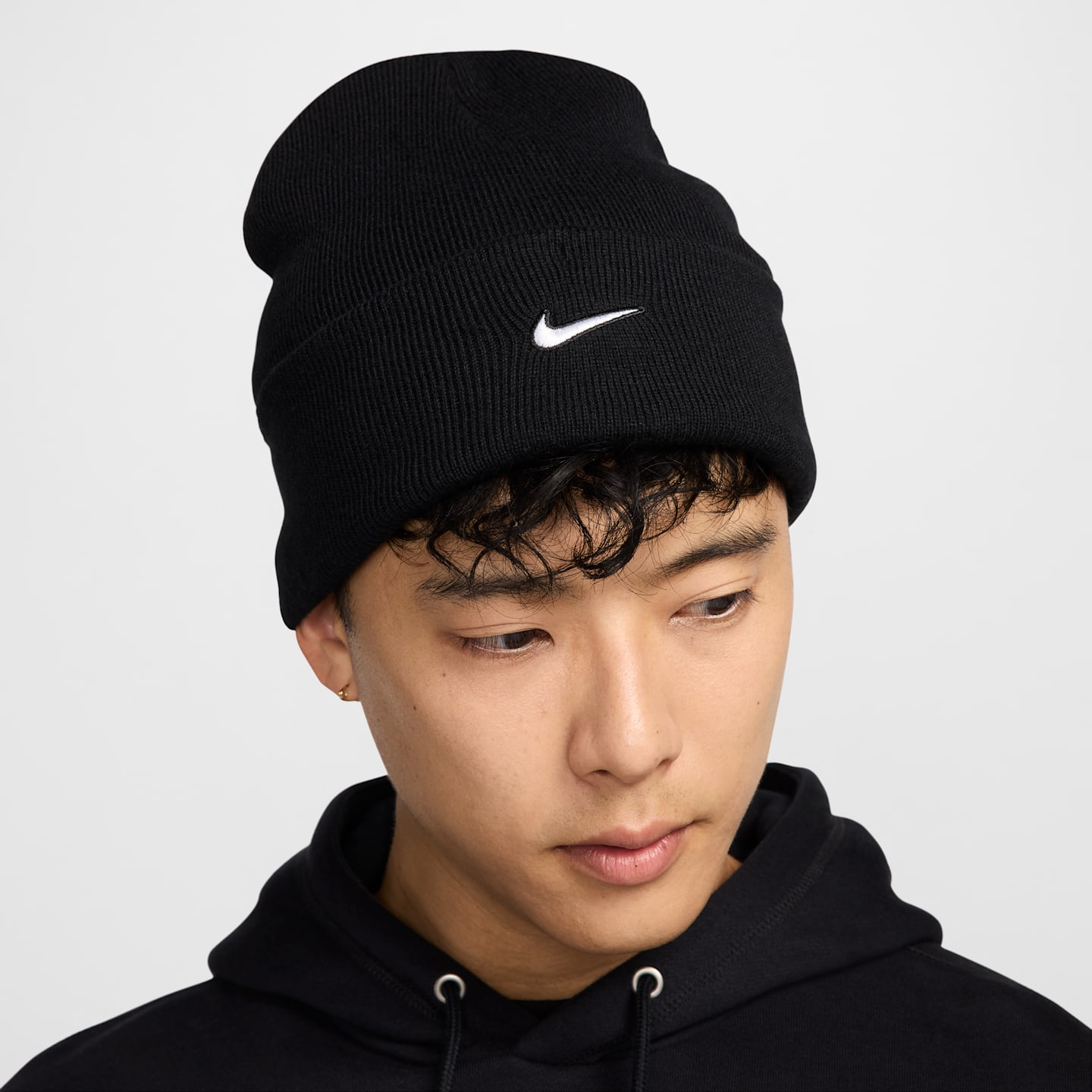 Шапка Nike Peak Swoosh, цвет: Чёрный / Белый — фото 4