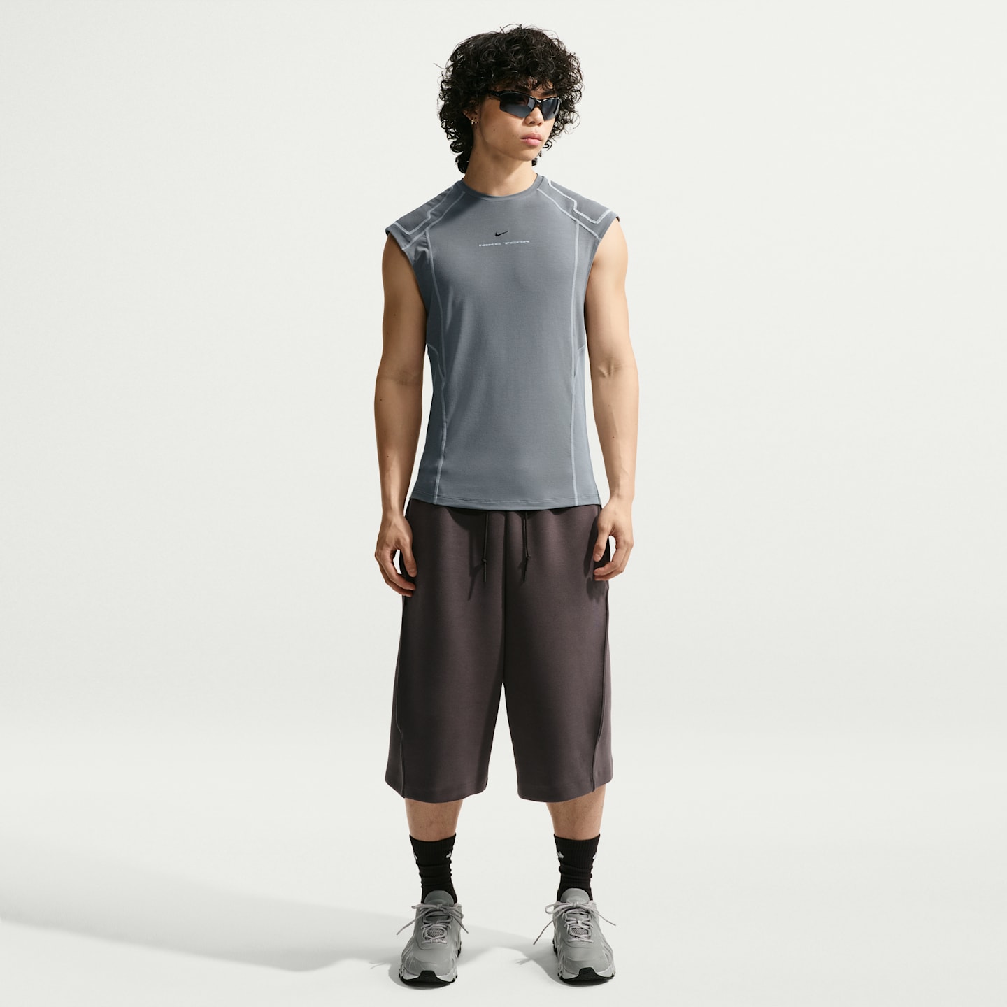 Мужской топ Nike Tech Dri-FIT Sleeveless Top, цвет: Серый / Волчий серый — фото 4