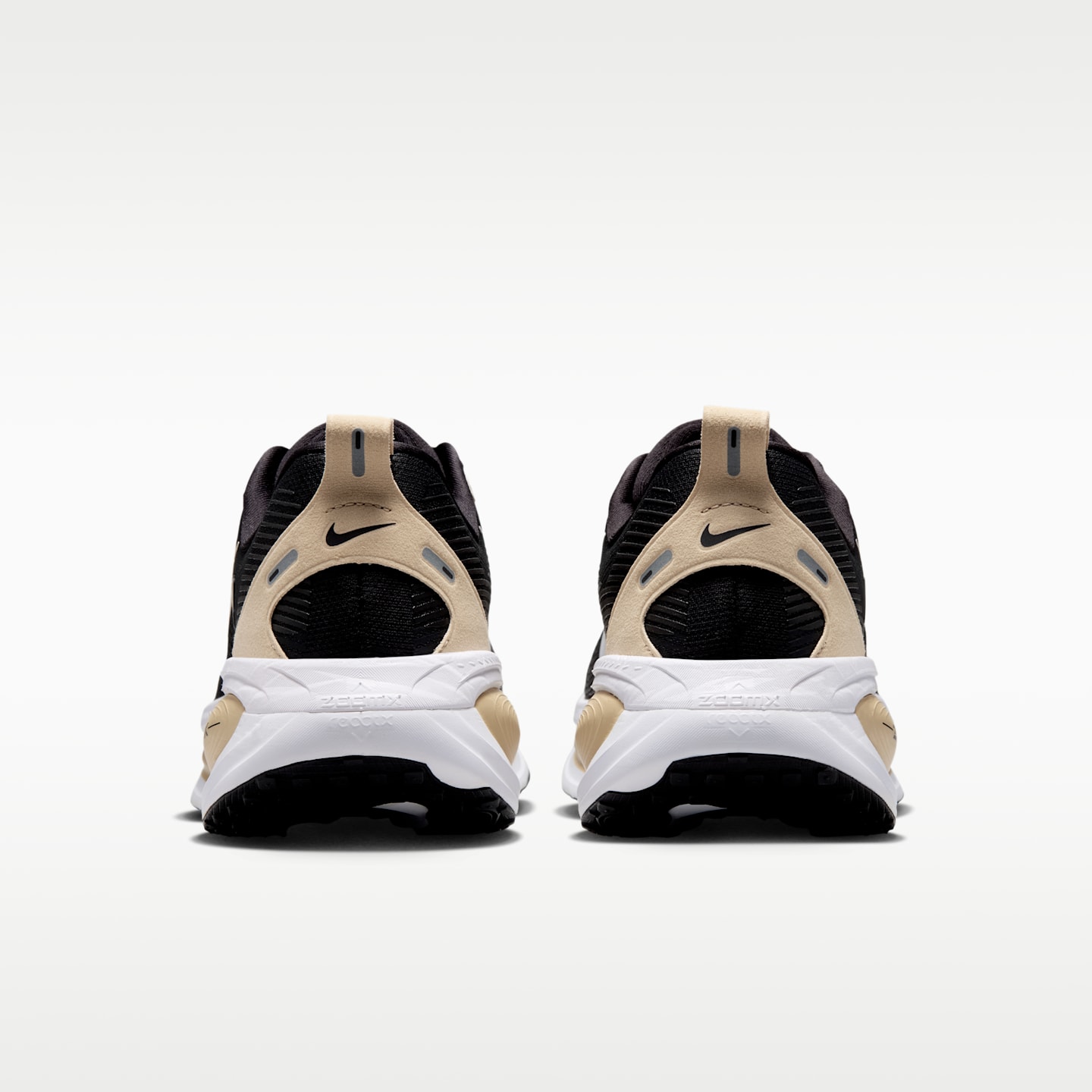 Мужские кроссовки Nike College Vomero 18 (Purdue) Road Running, цвет: Чёрный / Золотой — фото 6