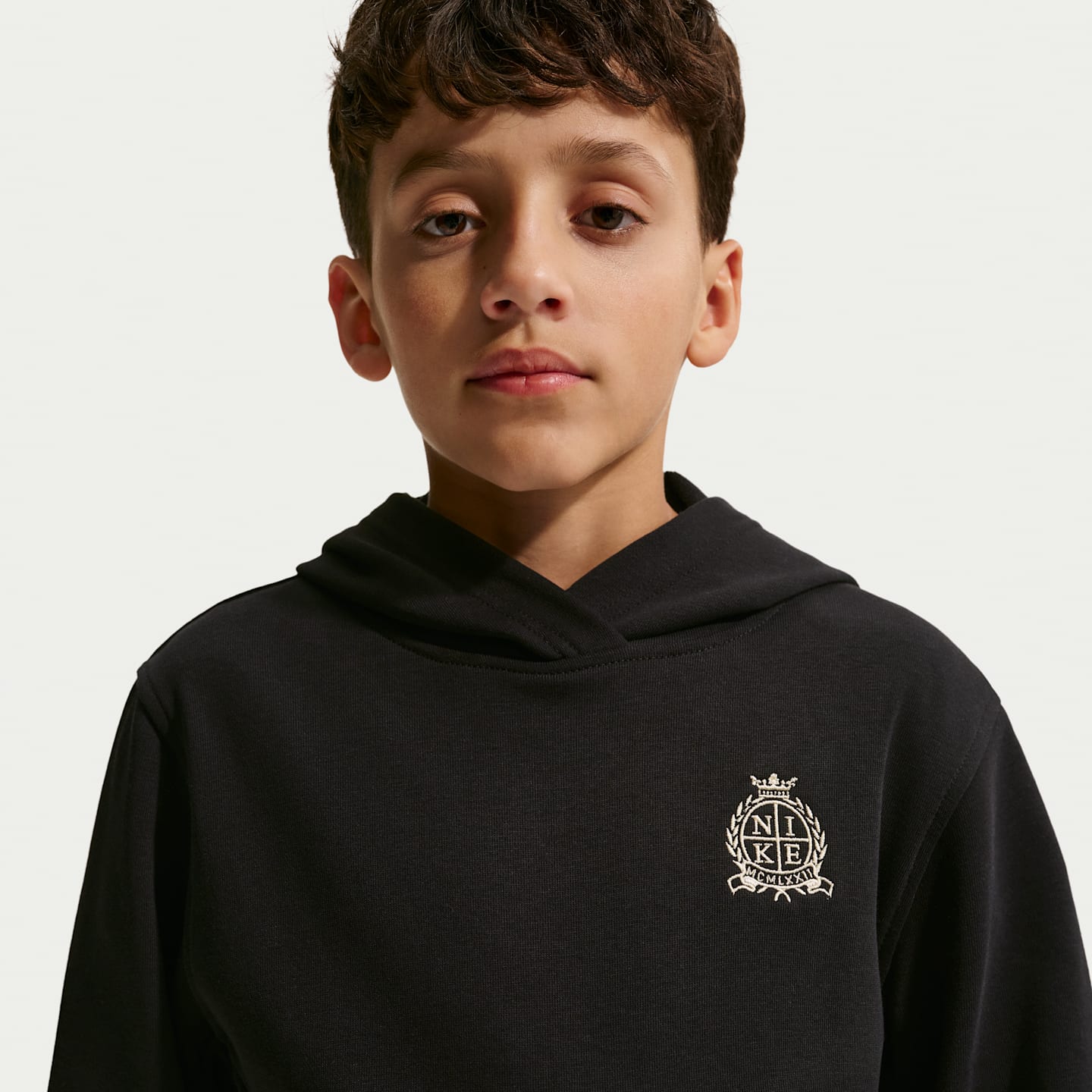 Детское худи Nike Sportswear Club из френч терри, цвет: Чёрный / Sanddrift — фото 3