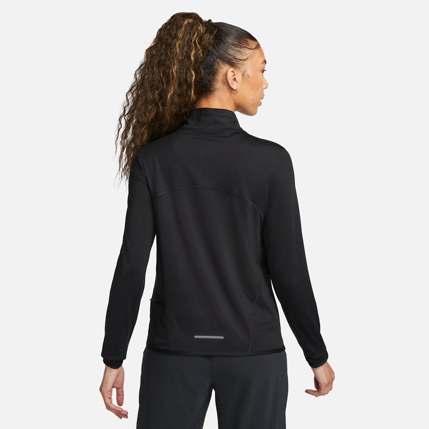 Женский беговой топ Nike Swift Element с UV-защитой на молнии 1/4, цвет: Чёрный — фото 2