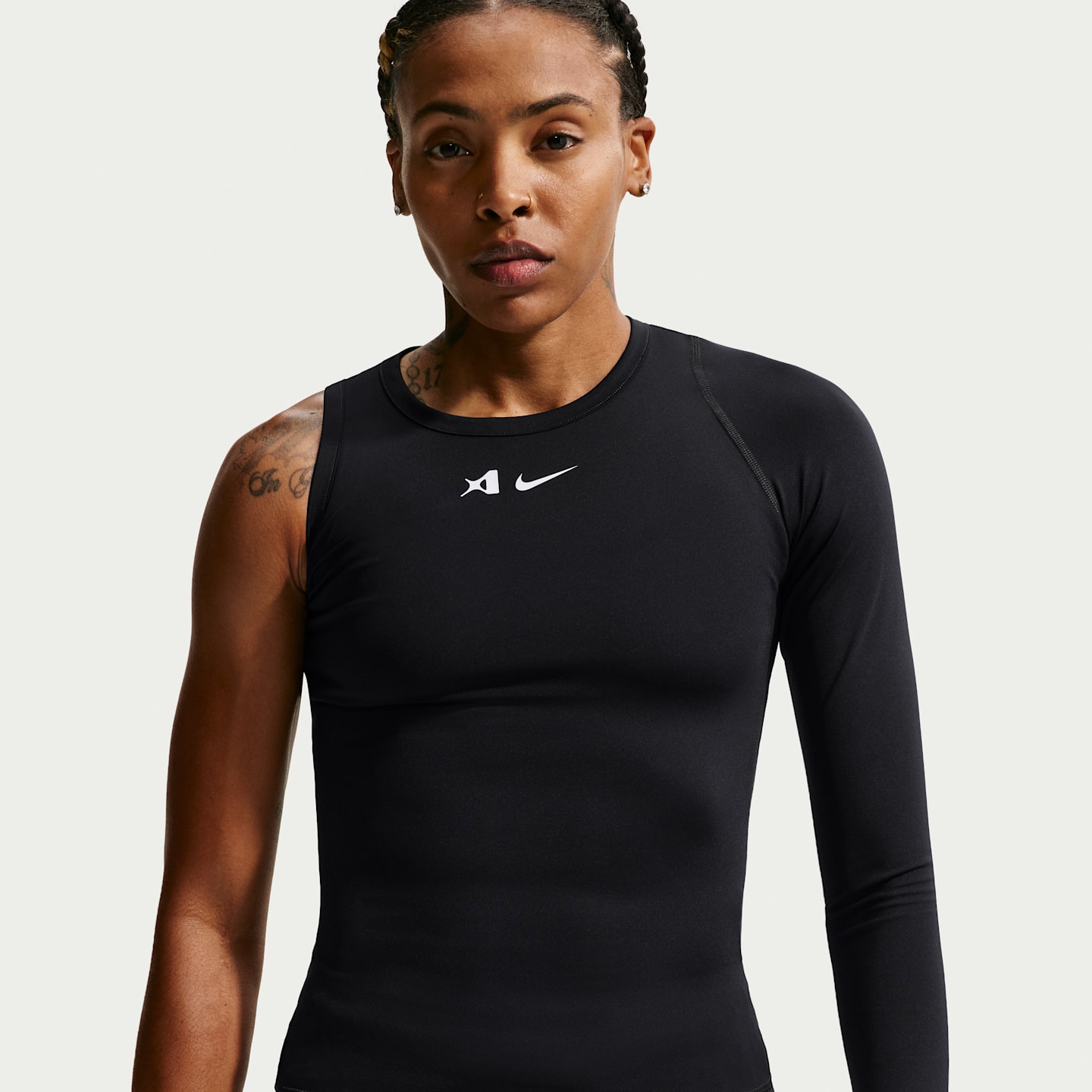 Женский топ Nike A'ja Wilson A'symmetric Reversible Dri-FIT Basketball Top, цвет: Чёрный / Белый — фото 1