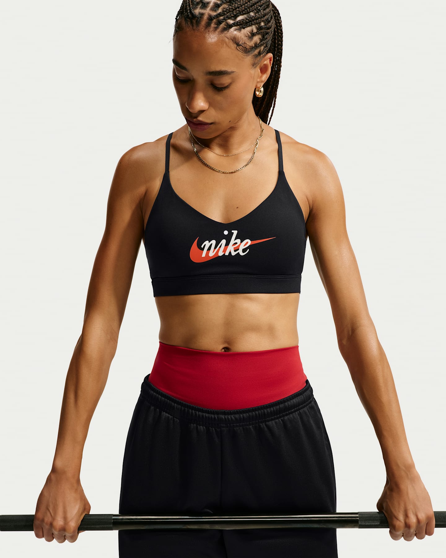 Женский спортивный бра Nike Indy лёгкой поддержки с регулируемыми лямками и вкладышами, цвет: Чёрный / Оранжевый — фото 6