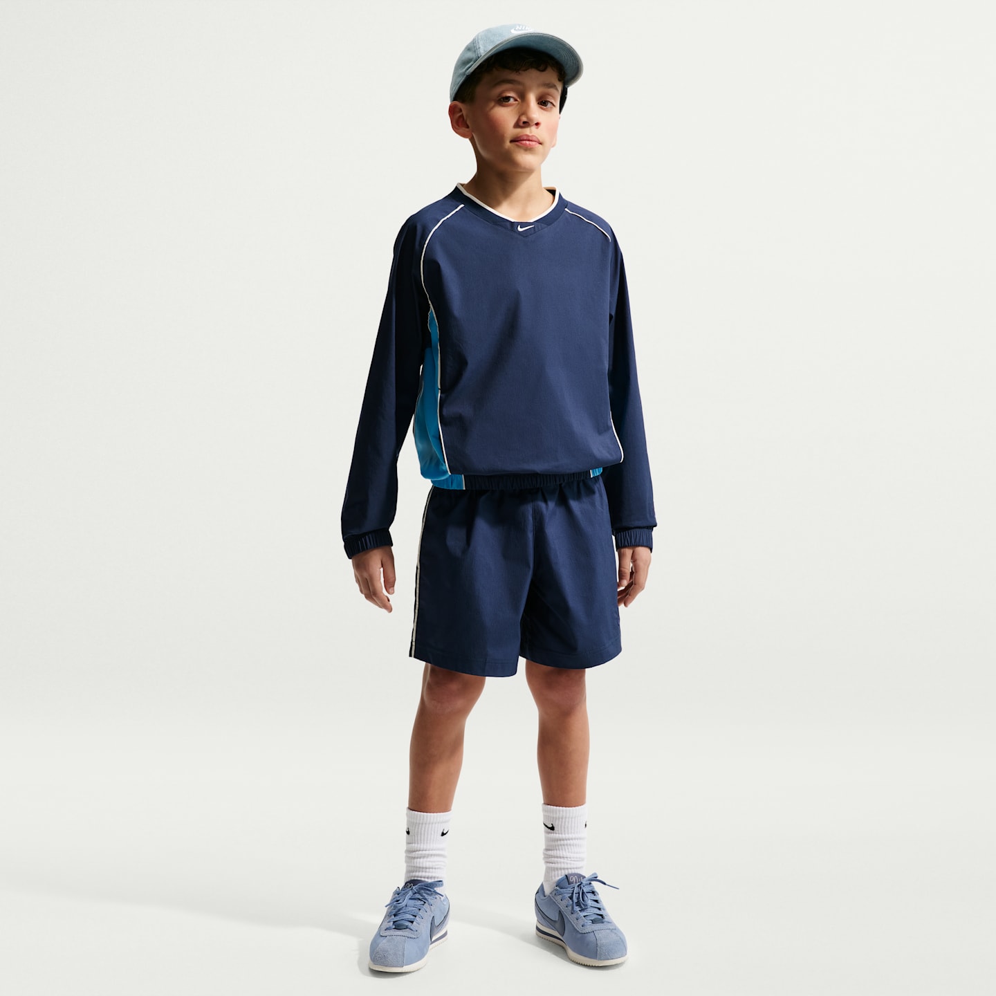 Детский тканый топ Nike Sportswear с V-образным вырезом и длинным рукавом, цвет: Тёмно-синий / Синий — фото 7