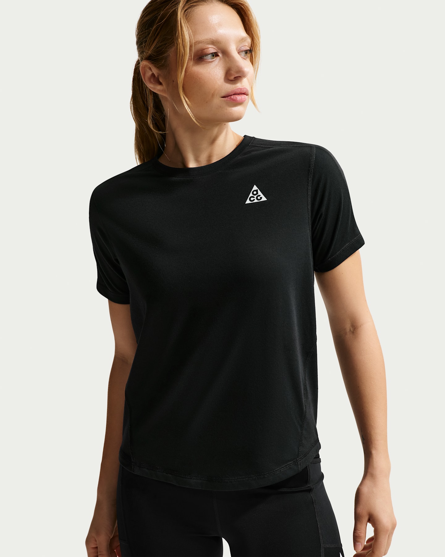 Женский топ для трейлраннинга с коротким рукавом Nike ACG Dri-FIT, цвет: Чёрный / Снежный белый — фото 6