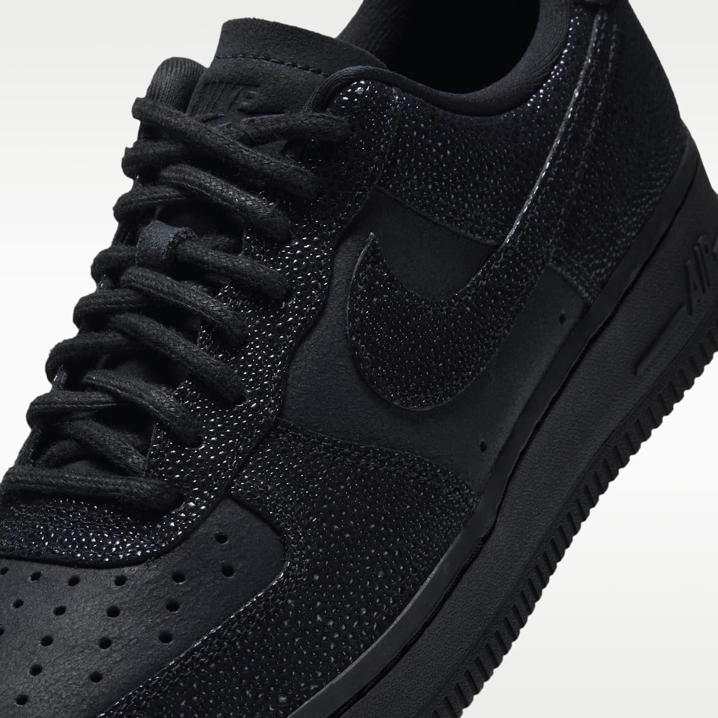 Женские кроссовки Nike Air Force 1 '07 SE Shagreen, цвет: Чёрный / Антрацитовый — фото 7