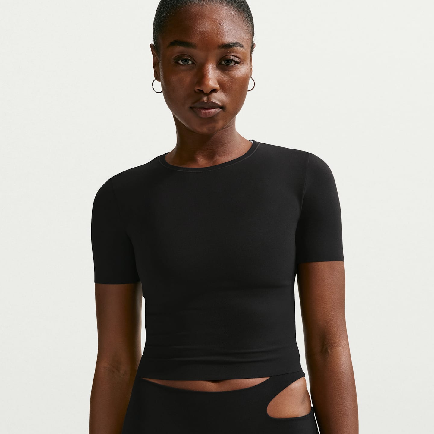 Женская футболка Nike Zenvy Dri-FIT с коротким рукавом, цвет: Чёрный / Холодный серый