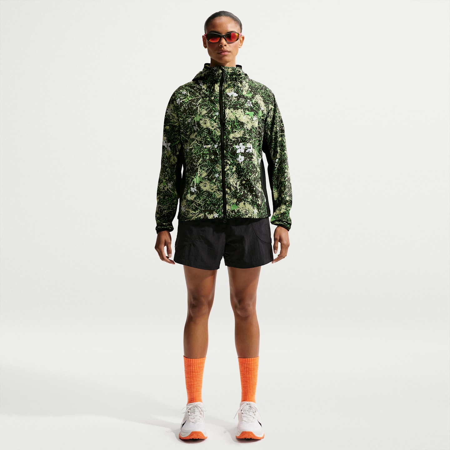 Женская куртка Nike ACG Five Towers UV Protection, цвет: Чёрный еловый / Лаймовый — фото 4