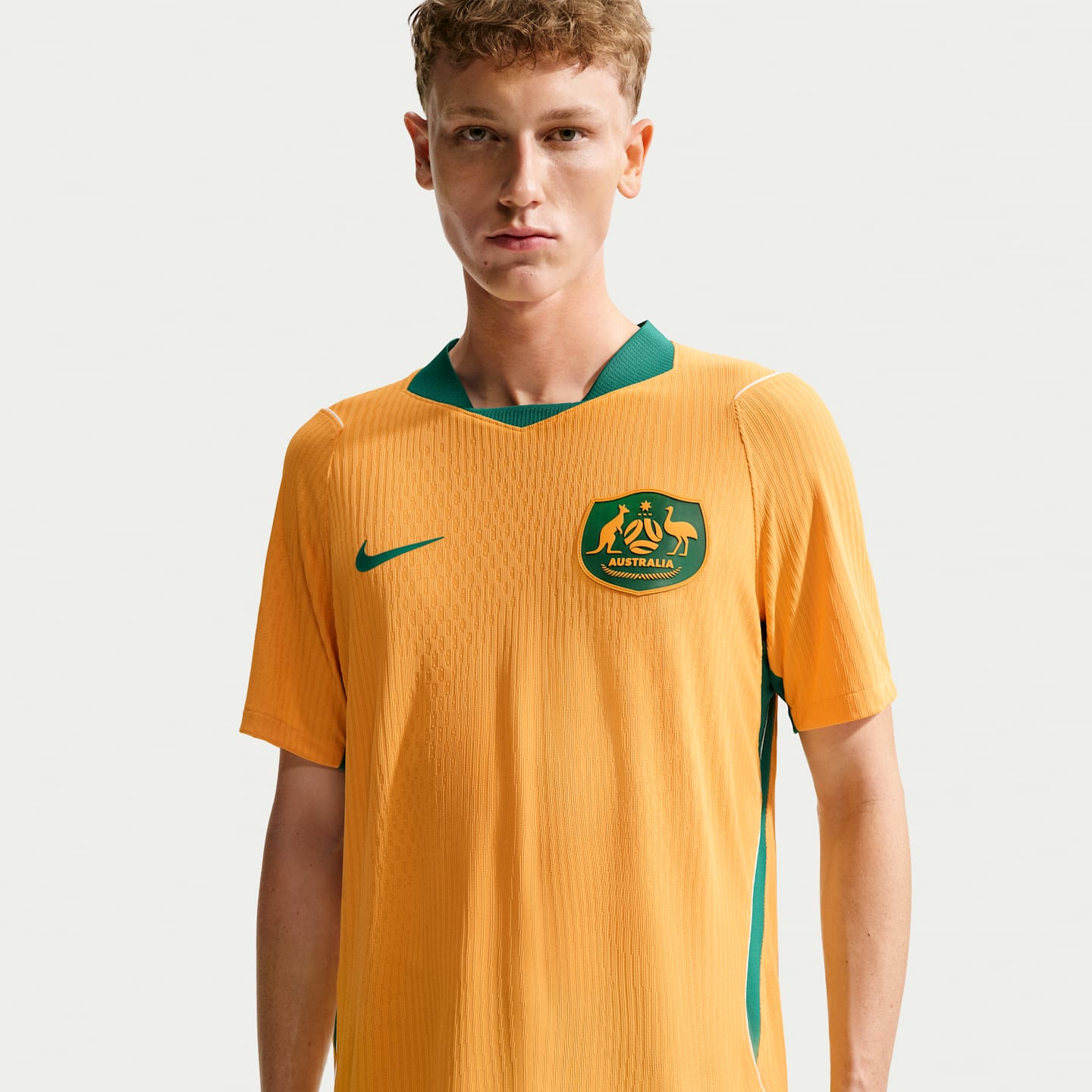 Мужское футбольное игровое джерси Nike Australia 2026 Match Home Aero-FIT, цвет: Золотой / Зелёный — фото 1