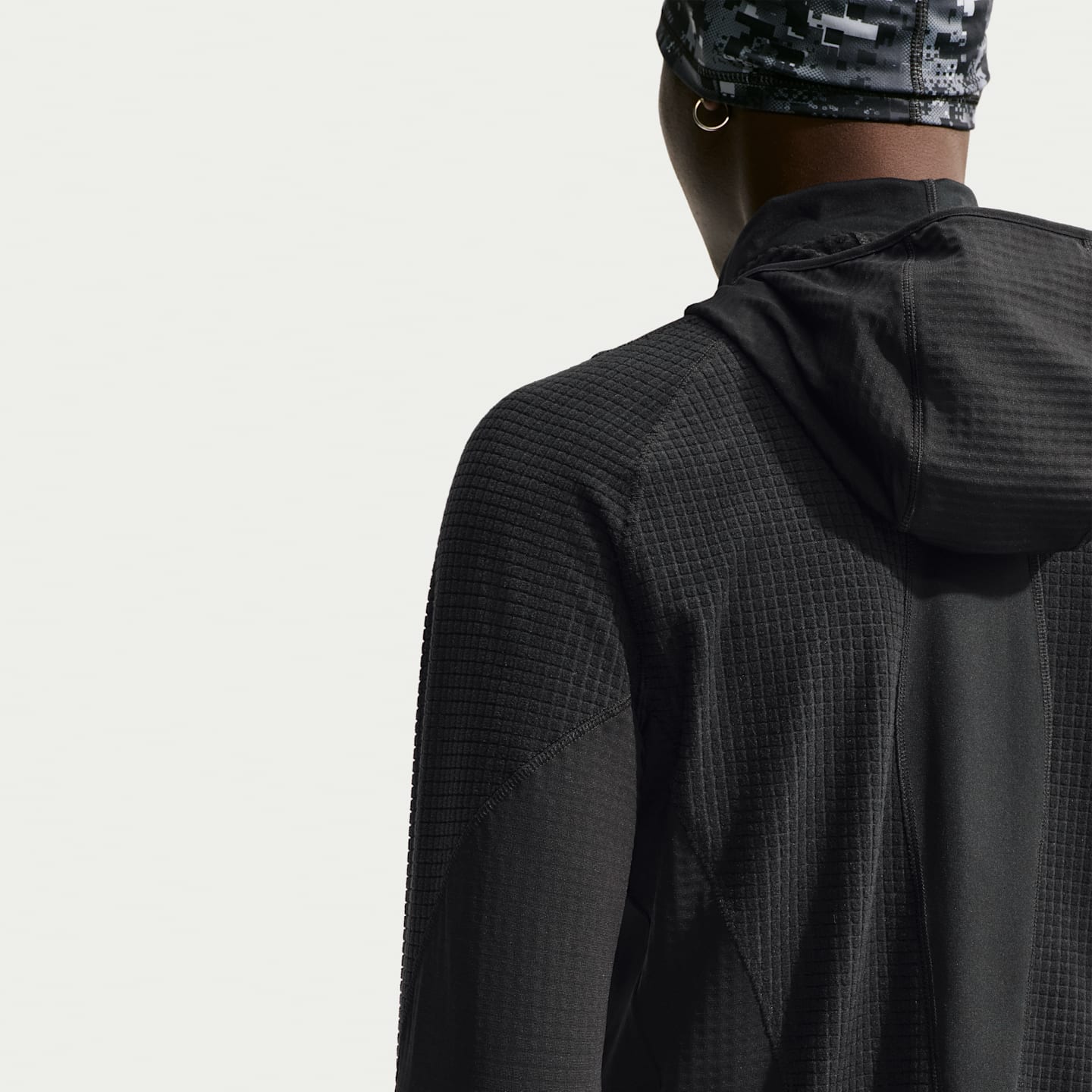 Мужской утеплённый беговой промежуточный слой Nike Stride Therma-FIT, цвет: Чёрный — фото 2