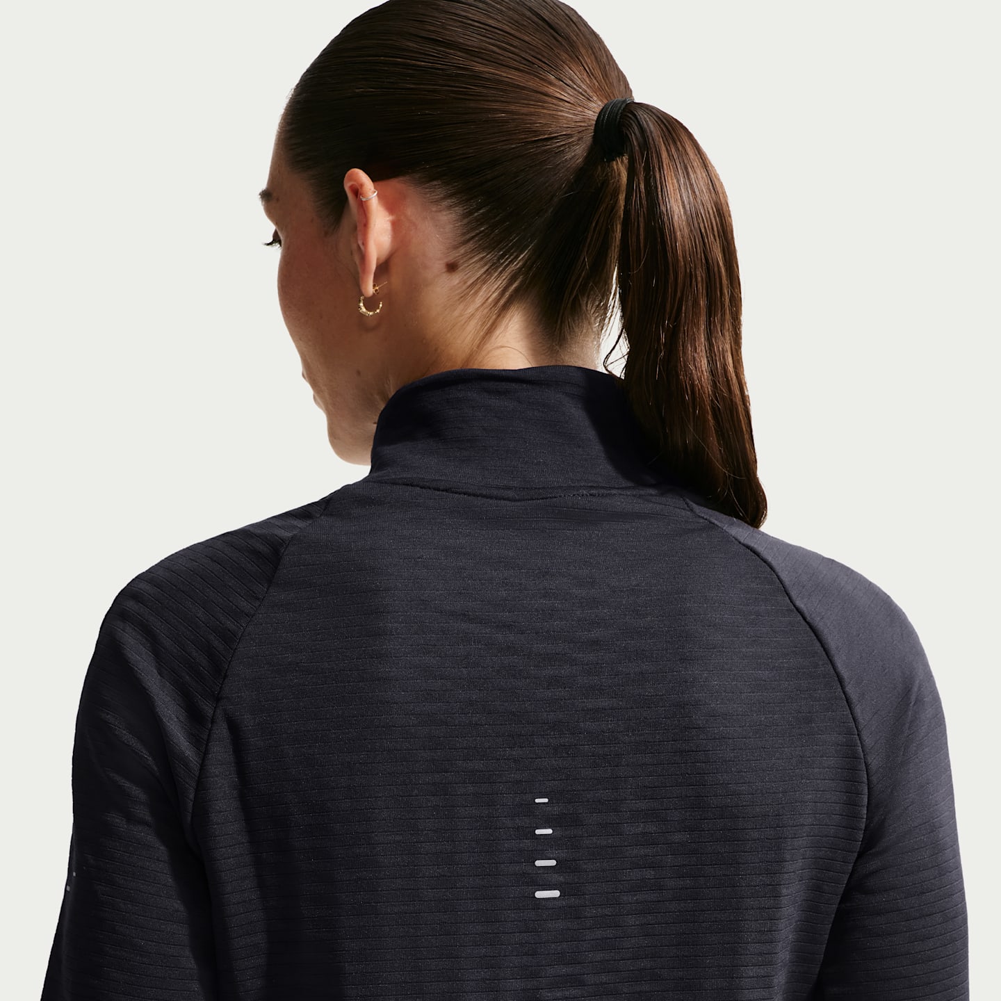 Женский топ Nike Swift Therma-FIT Turtle-Neck Running Top, цвет: Чёрный — фото 2