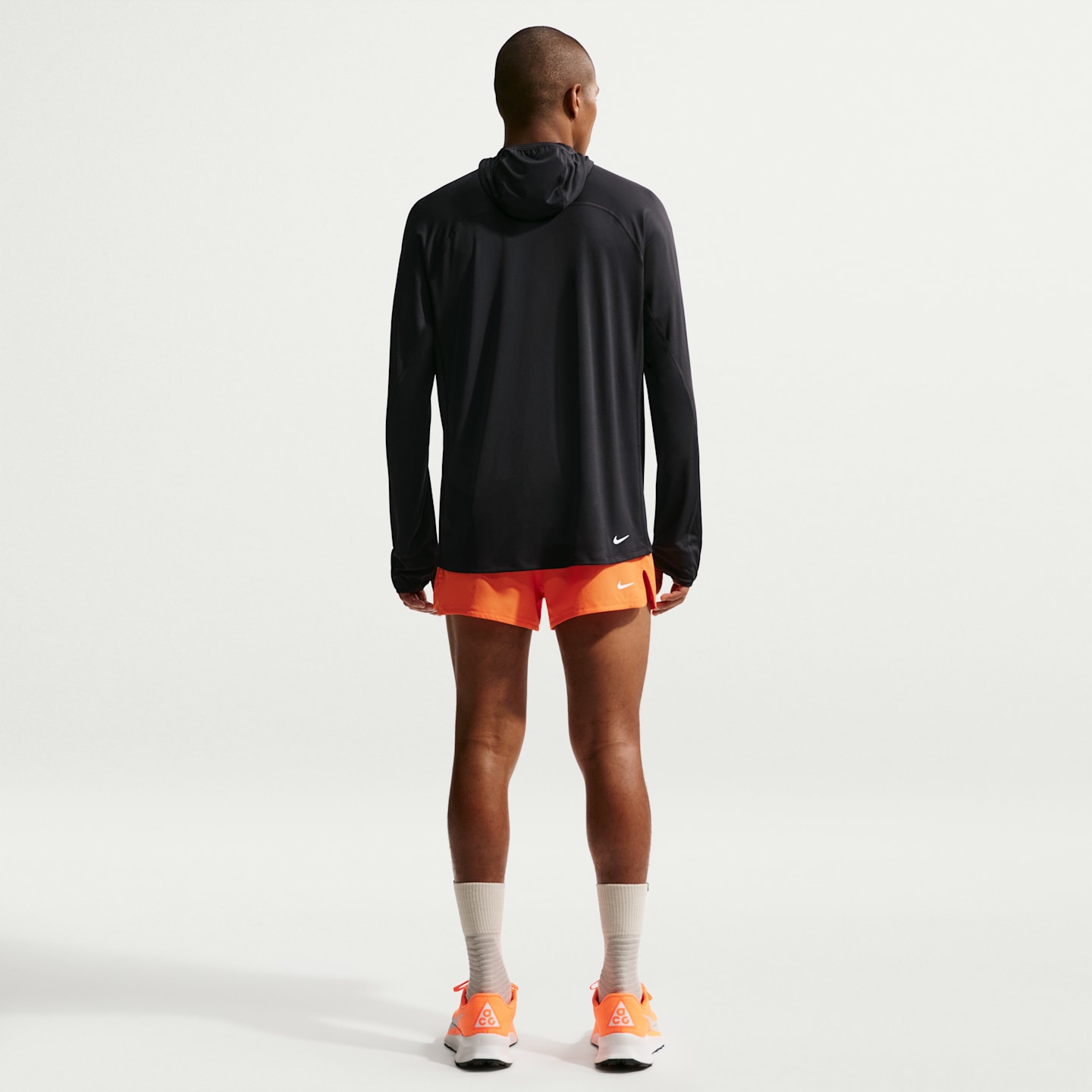 Мужской топ Nike ACG "Solar Chase" Dri-FIT UV Protection Hooded Trail Running, цвет: Чёрный / Снежный белый — фото 5