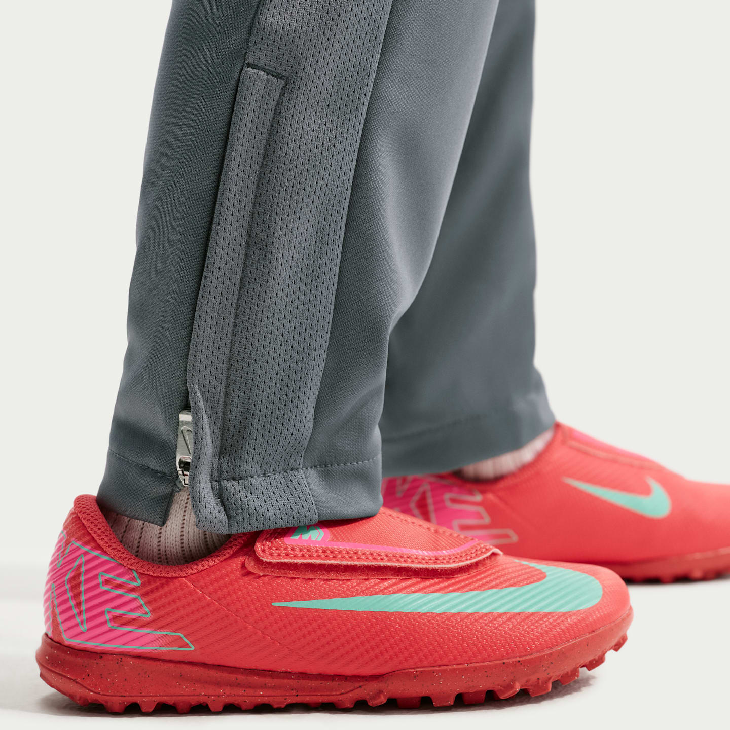 Детские комплекты Nike Dri-FIT Academy Tracksuit, цвет: Холодный серый / Белый — фото 8