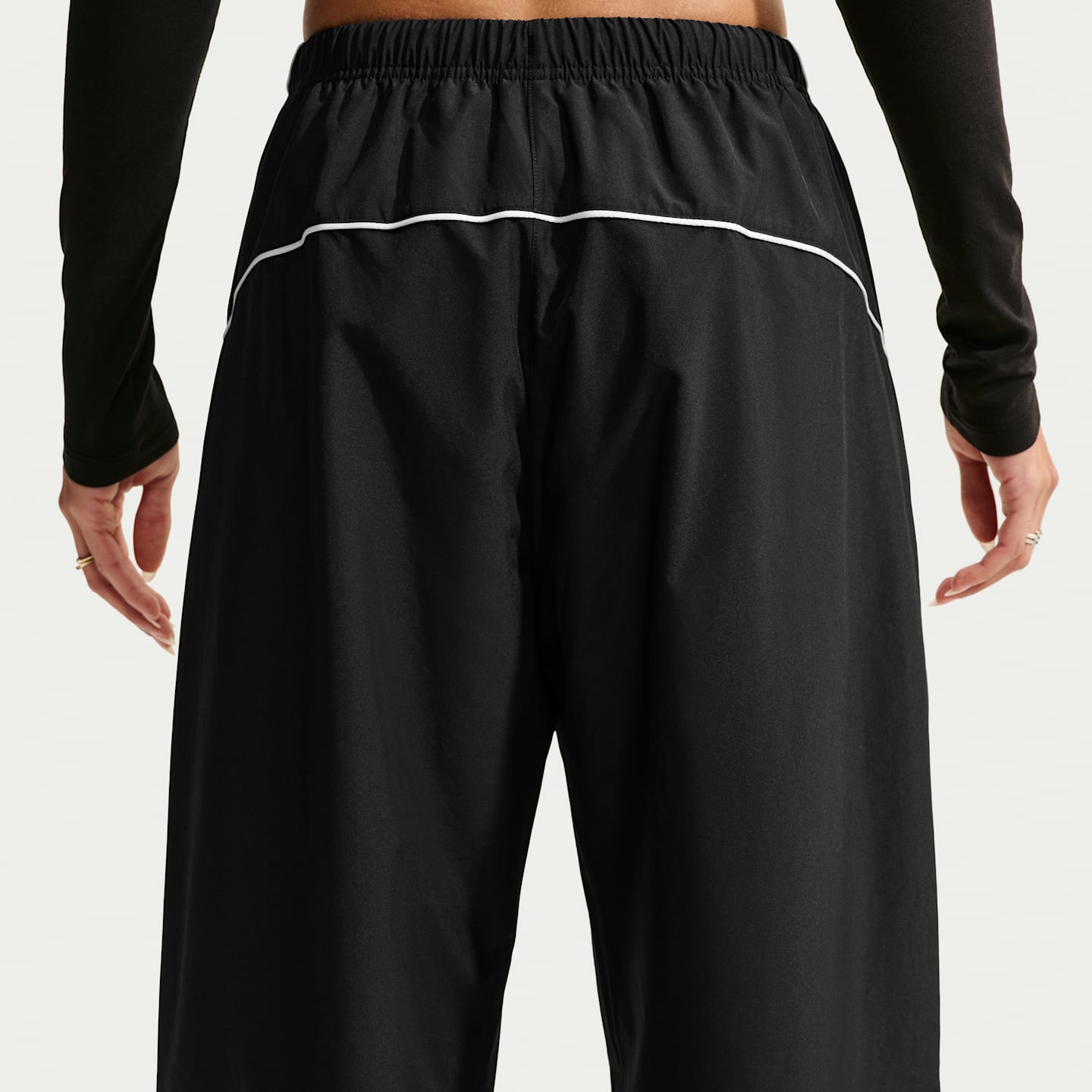 Женские свободные спортивные брюки Nike Sportswear с высокой посадкой, цвет: Чёрный / Кремовый — фото 3